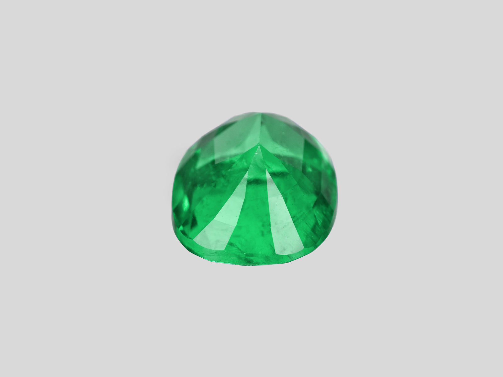 8801280-oval-fiery-vivid-intense-green-grs-ethiopia-natural-emerald-3.88-ct