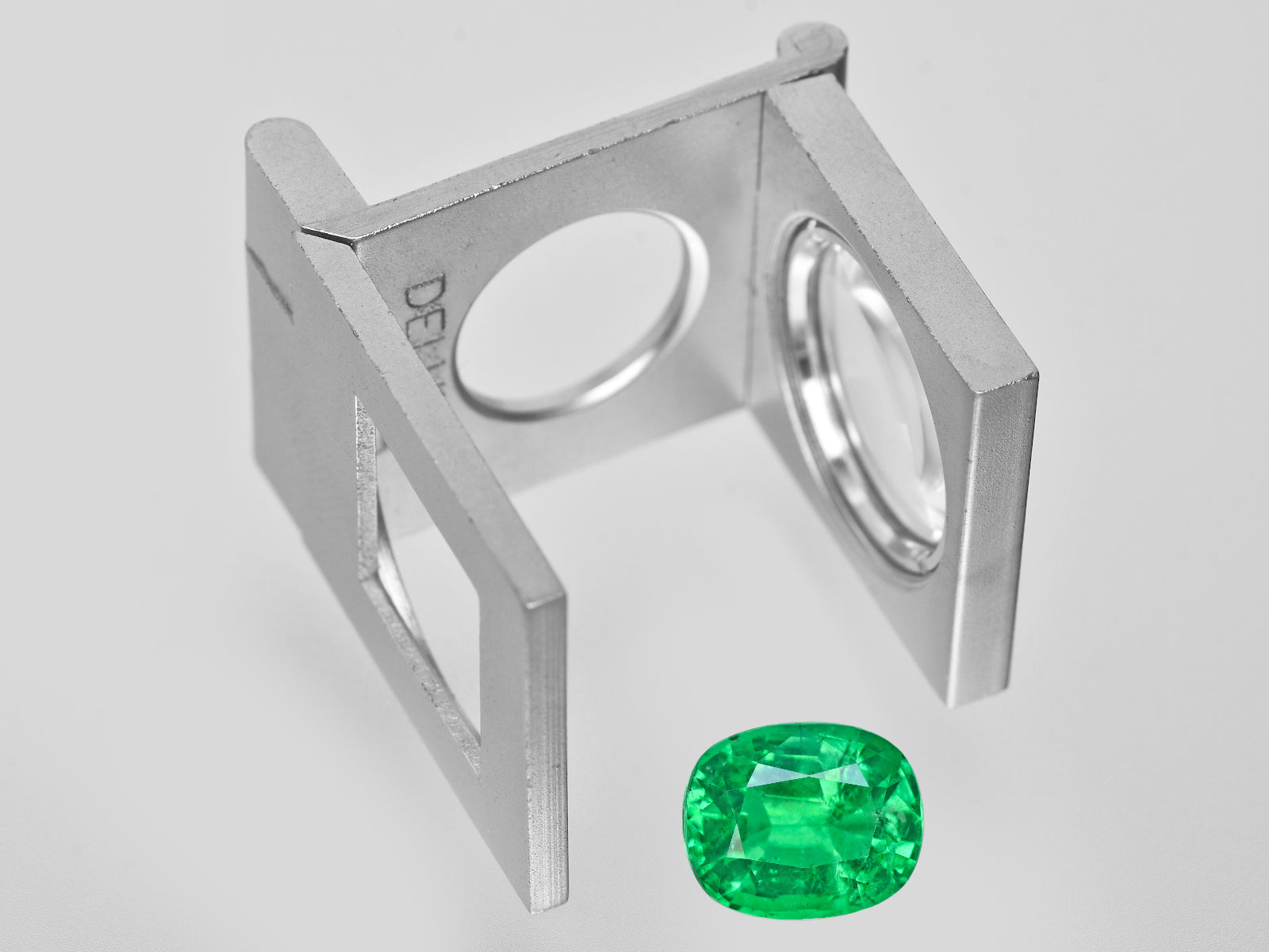 8801280-oval-fiery-vivid-intense-green-grs-ethiopia-natural-emerald-3.88-ct