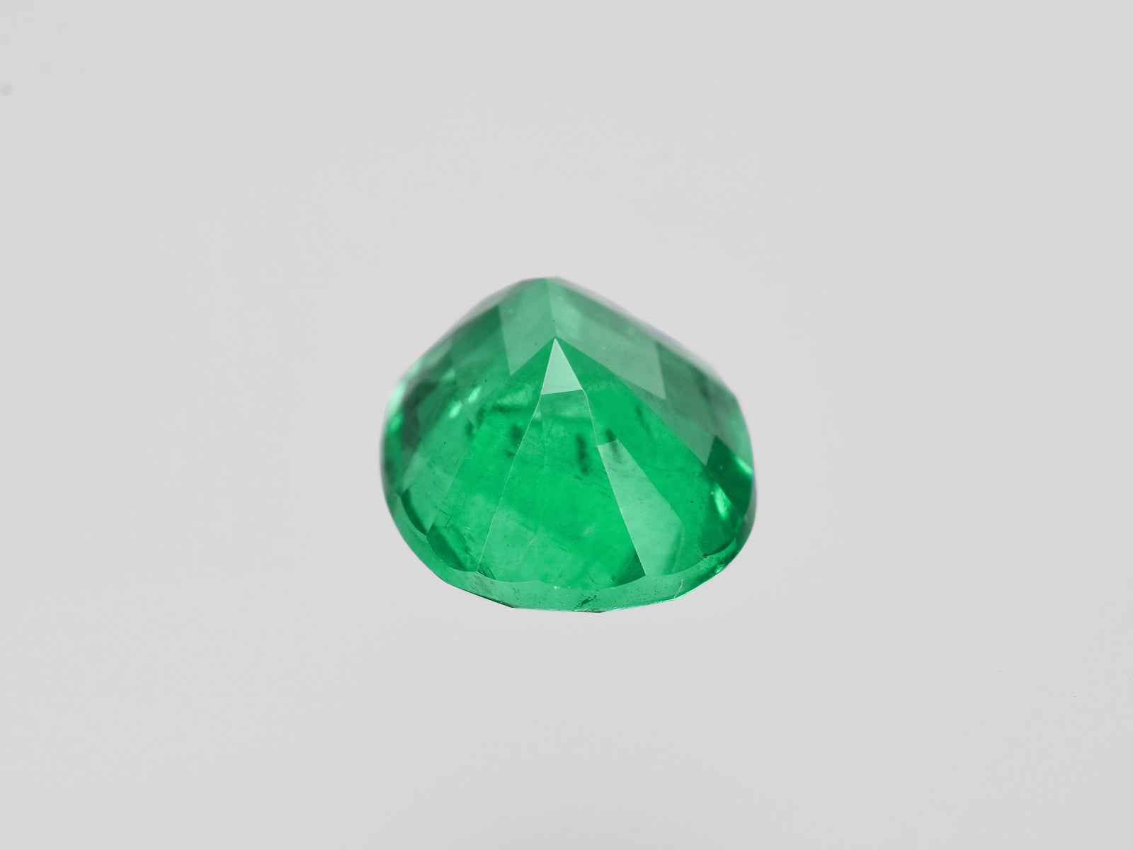 8801281-oval-fiery-vivid-intense-green-grs-ethiopia-natural-emerald-3.56-ct