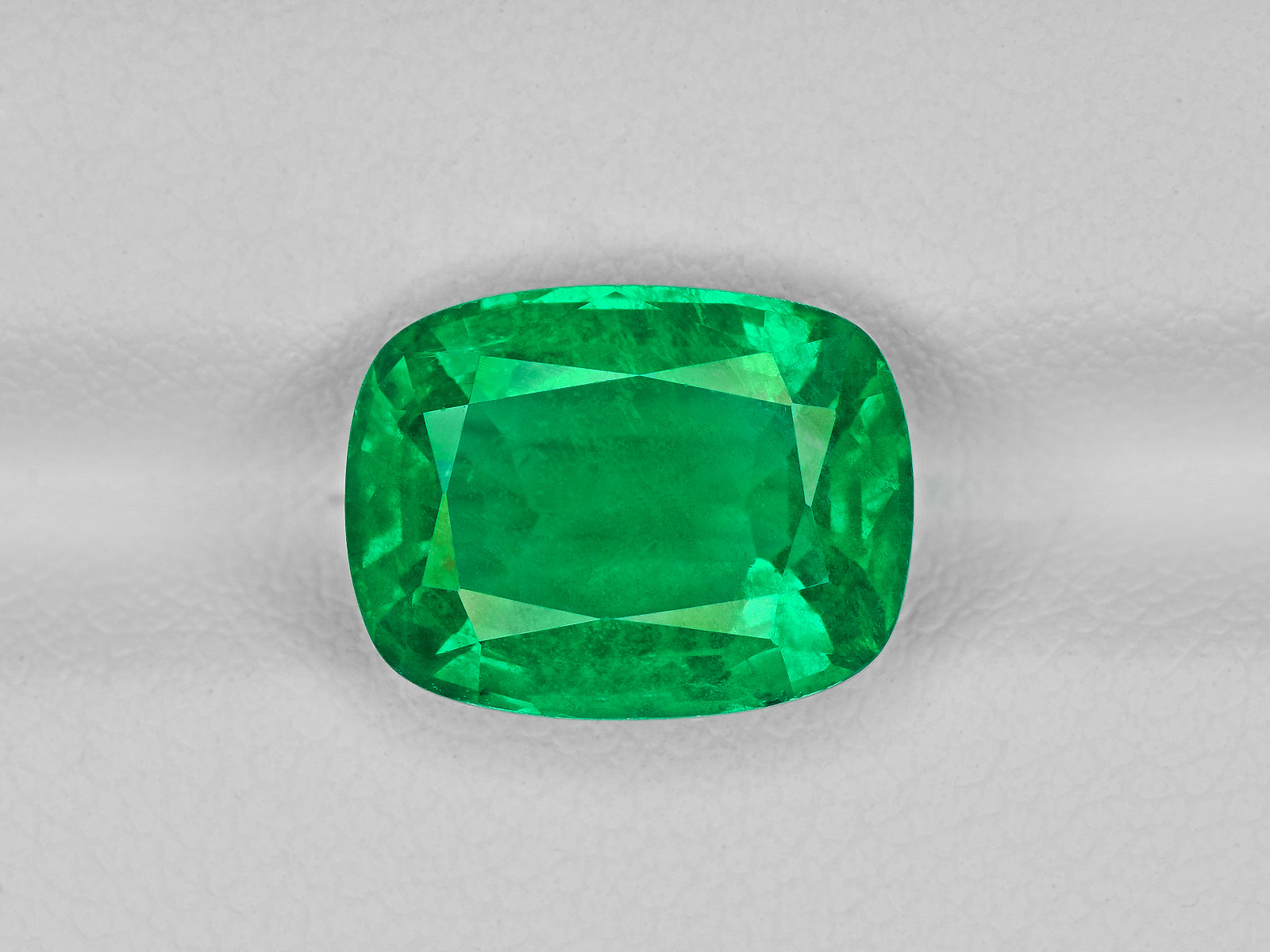 8801282-cushion-lively-intense-green-grs-ethiopia-natural-emerald-4.30-ct