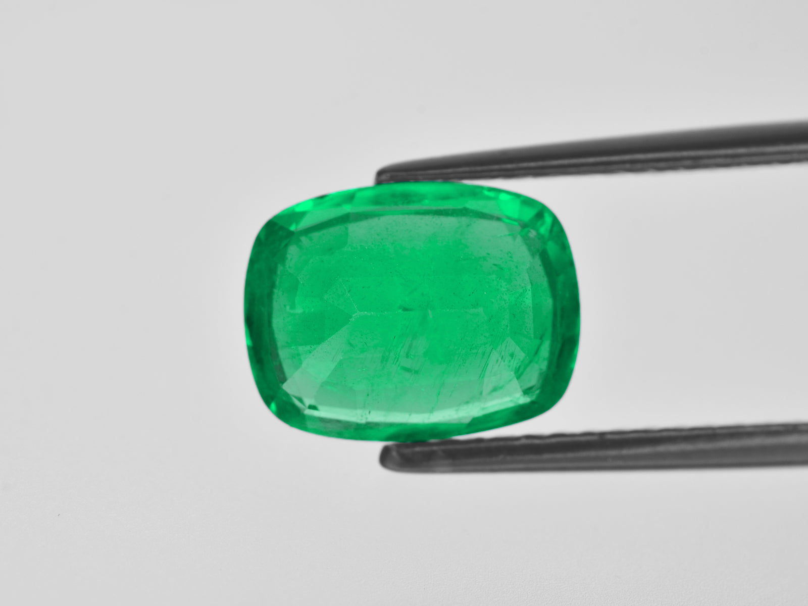 8801282-cushion-lively-intense-green-grs-ethiopia-natural-emerald-4.30-ct