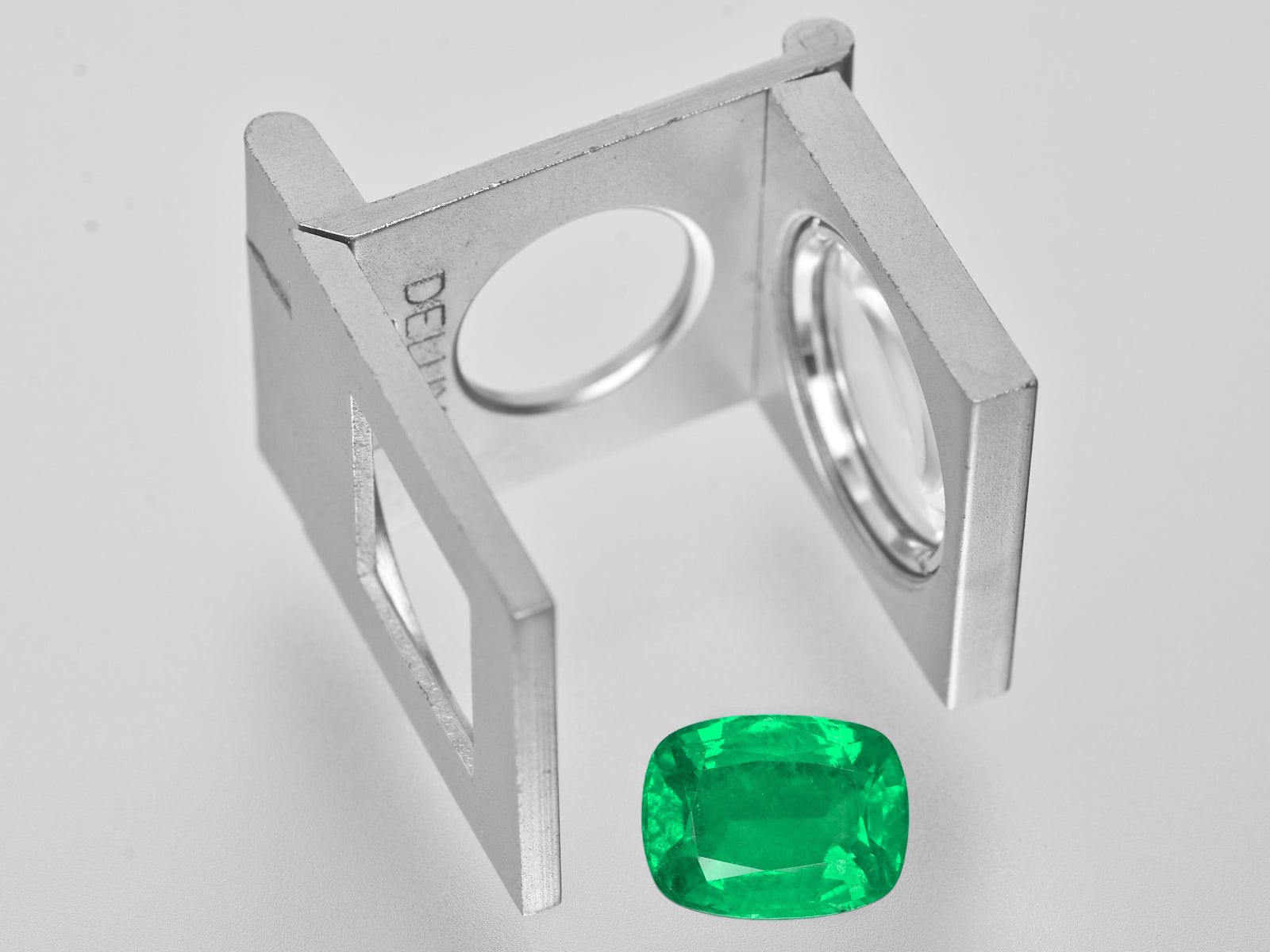 8801282-cushion-lively-intense-green-grs-ethiopia-natural-emerald-4.30-ct