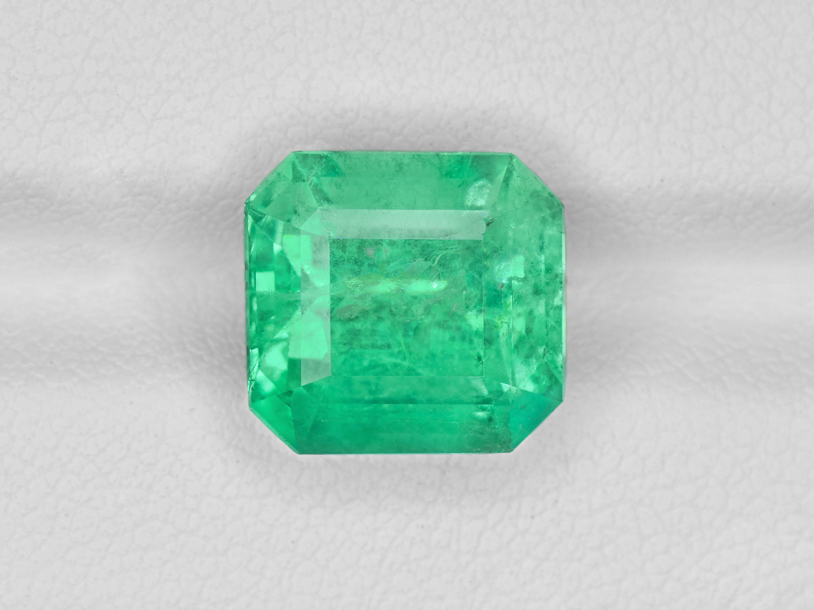 8801308-octagonal-lustrous-green-grs-colombia-natural-emerald-5.81-ct