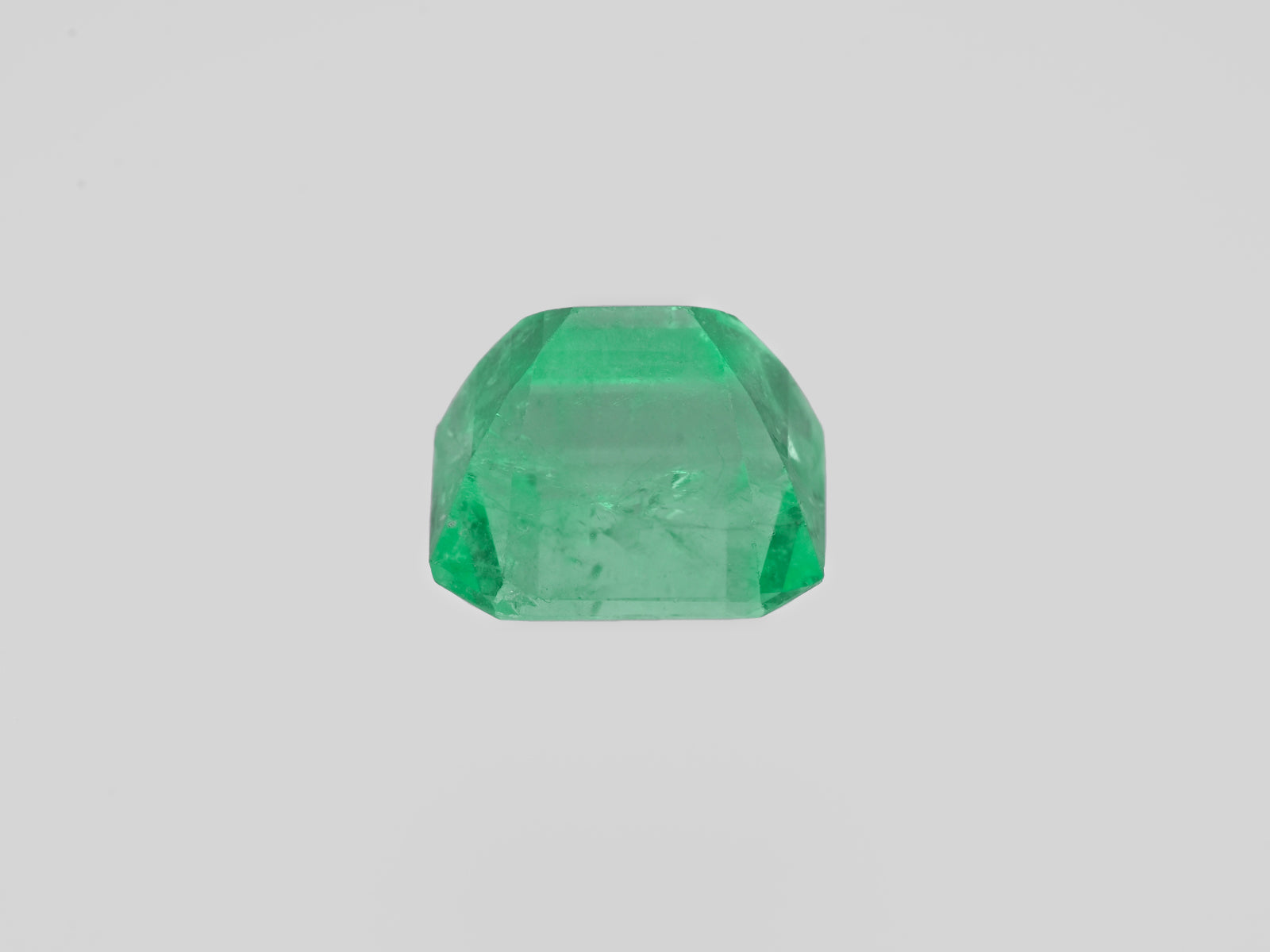 8801308-octagonal-lustrous-green-grs-colombia-natural-emerald-5.81-ct