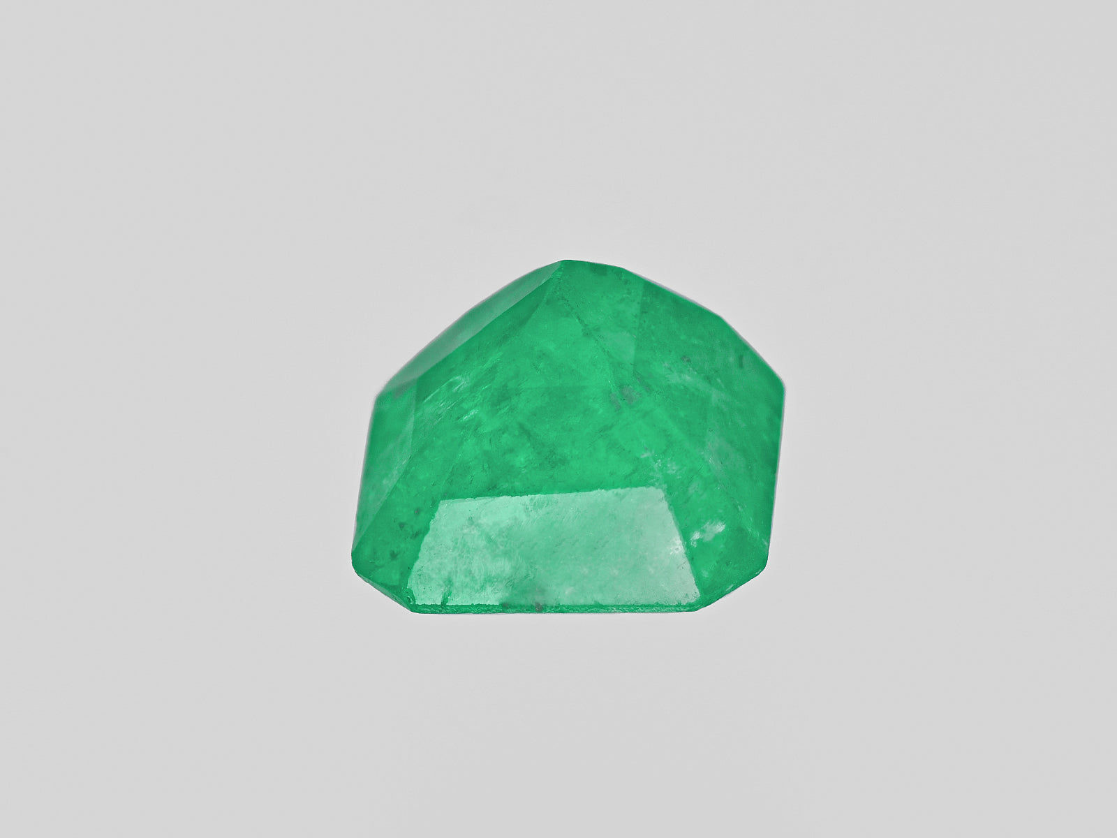 8801309-octagonal-velvety-intense-green-grs-colombia-natural-emerald-4.45-ct