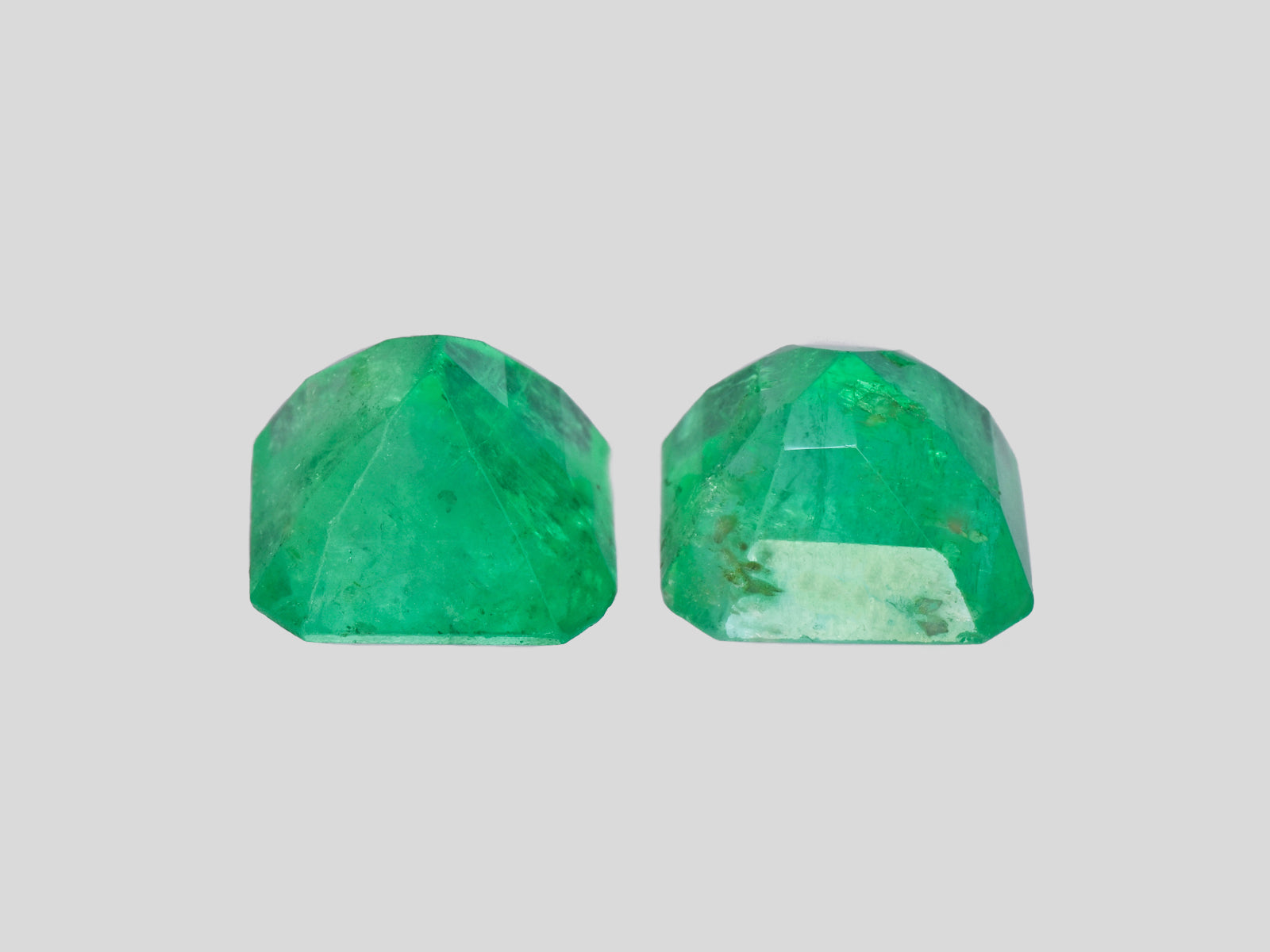 8801311-octagonal-velvety-intense-green-grs-colombia-natural-emerald-9.14-ct