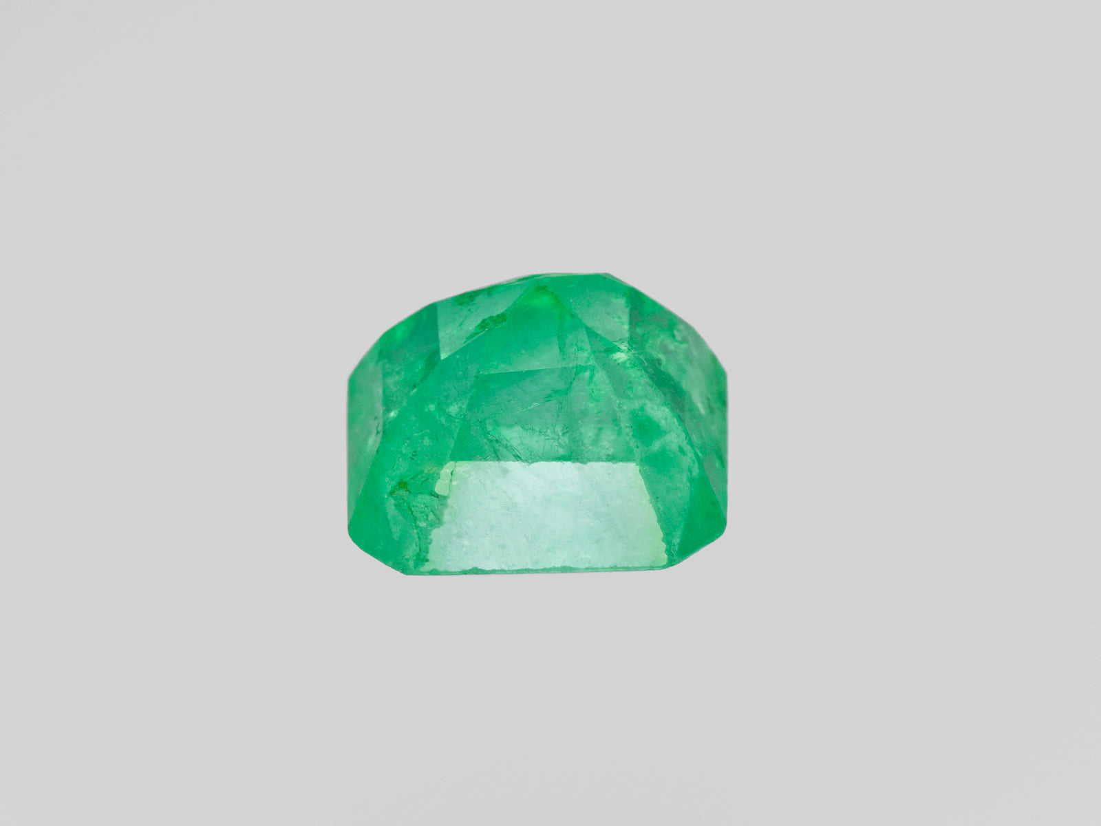 8801310-octagonal-velvety-intense-green-grs-colombia-natural-emerald-4.69-ct