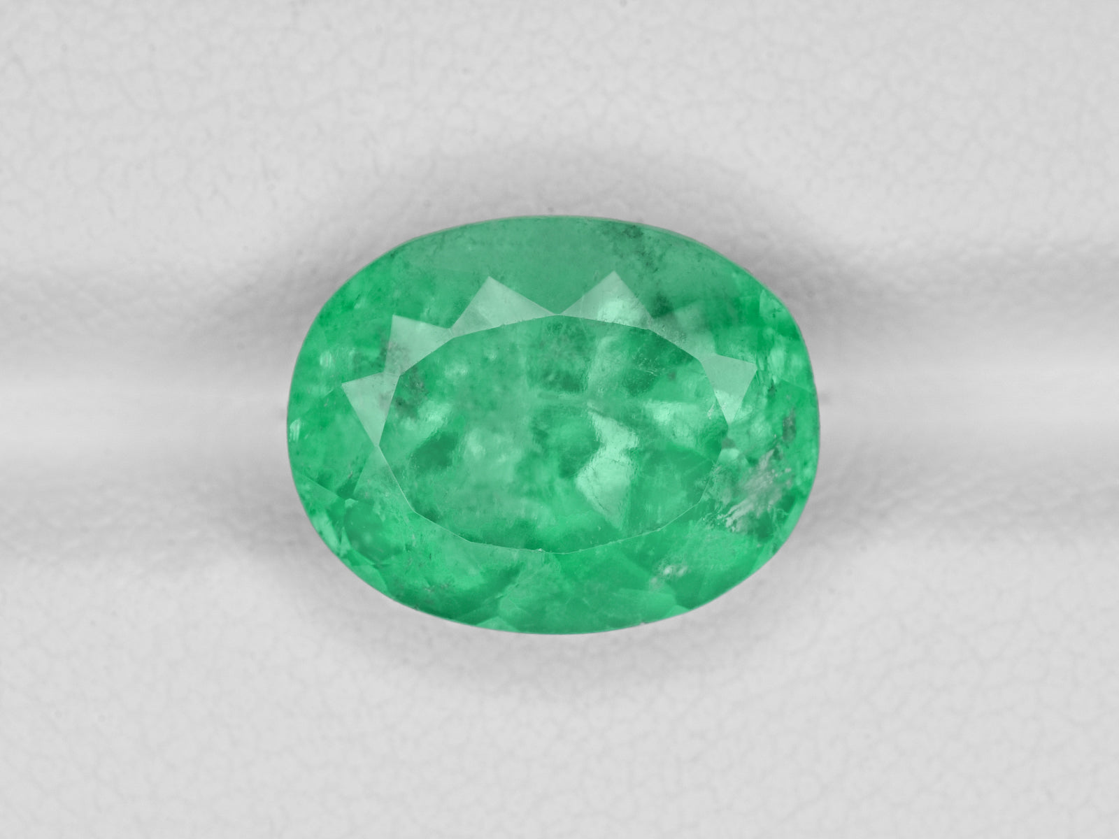 8801291-oval-lustrous-green-grs-colombia-natural-emerald-5.89-ct
