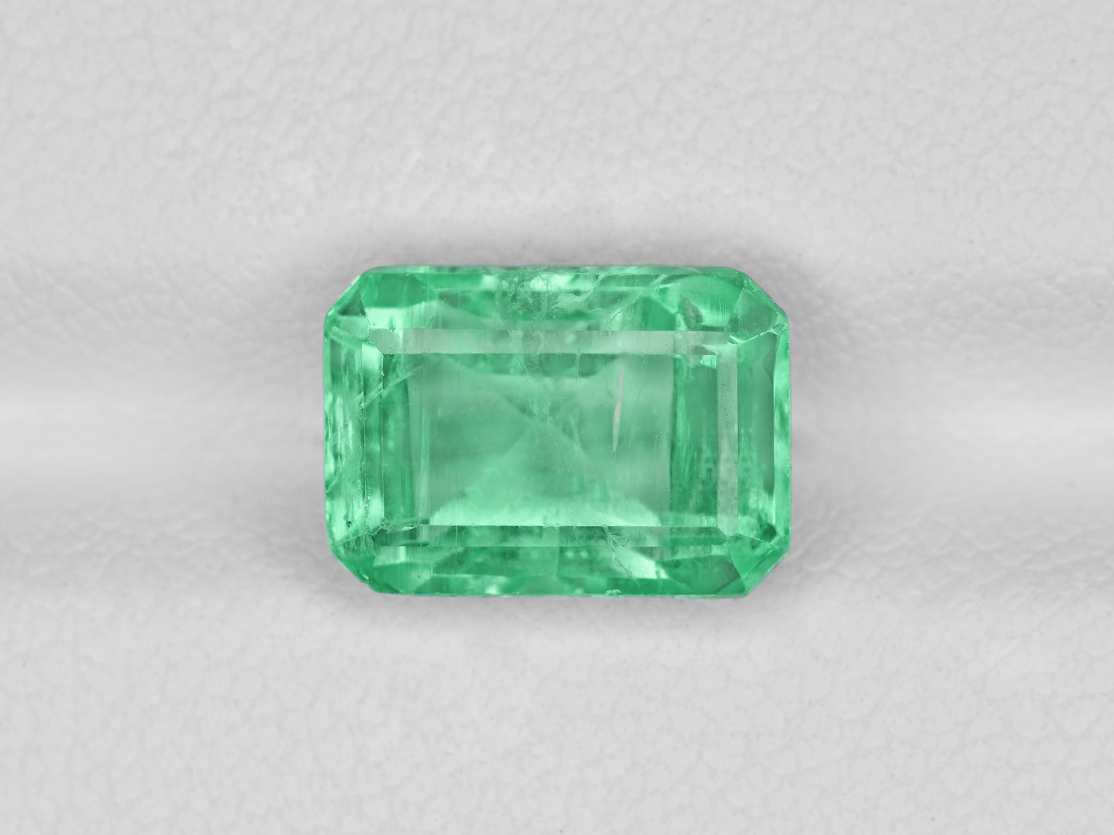 8801292-octagonal-lustrous-pastel-green-gia-colombia-natural-emerald-2.96-ct