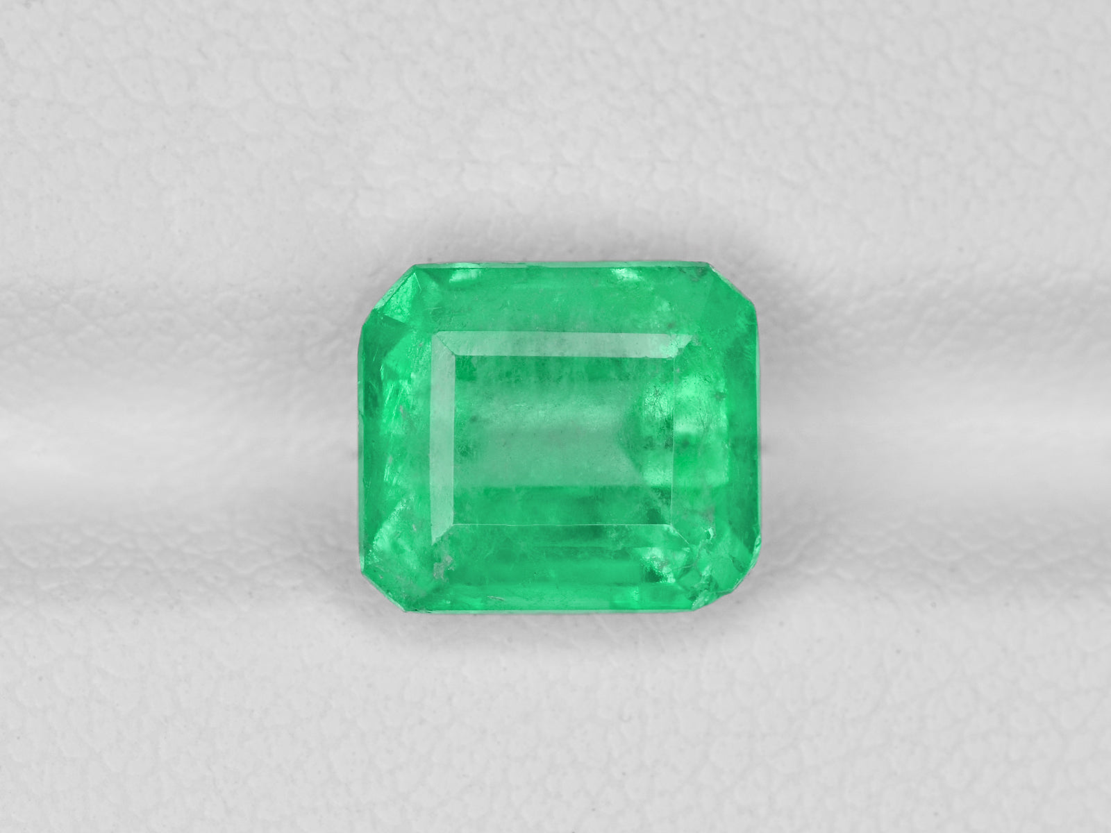 8801295-octagonal-bright-green-gia-colombia-natural-emerald-2.95-ct