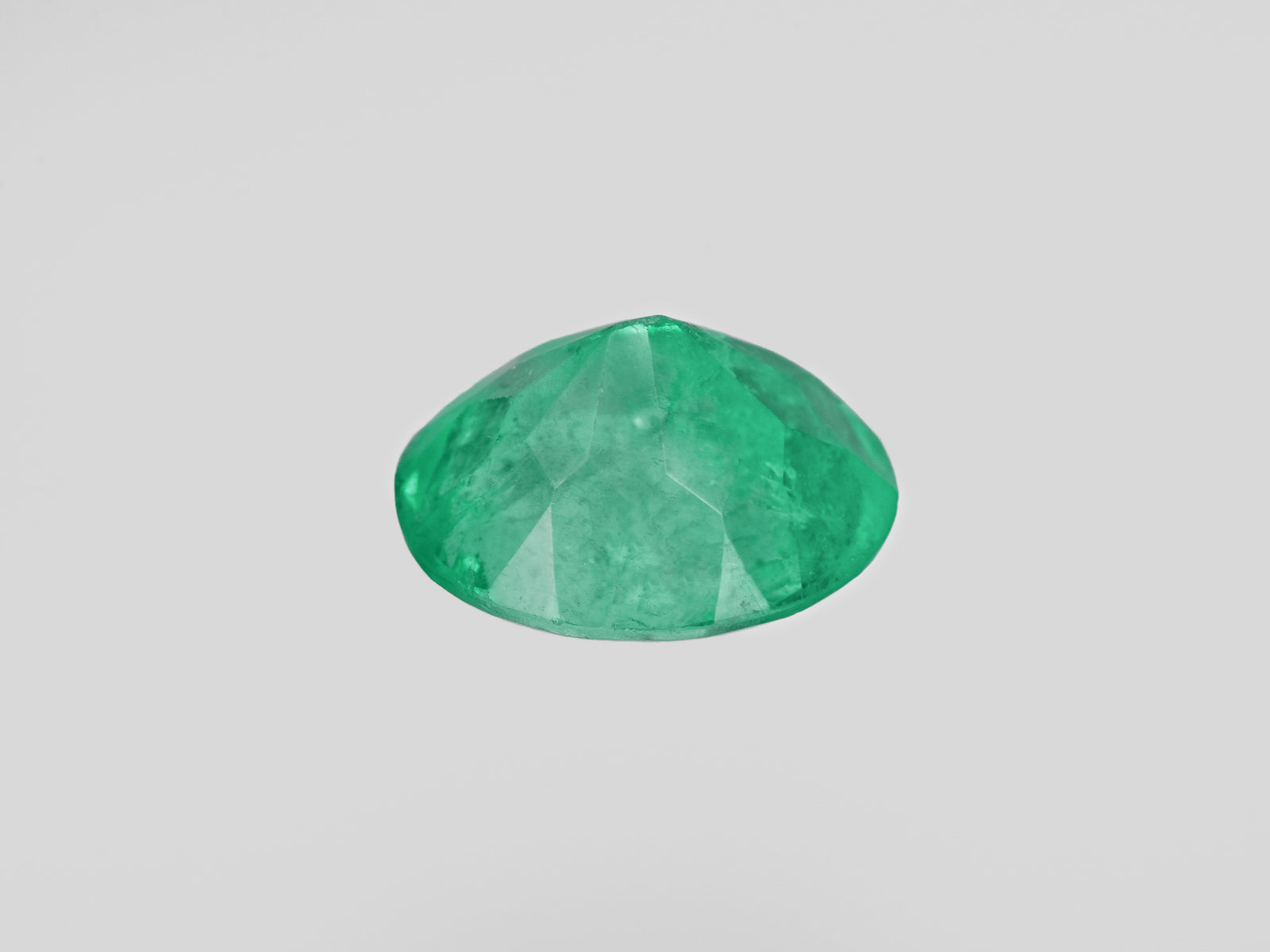 8801297-oval-lustrous-bluish-green-gia-grs-colombia-natural-emerald-2.88-ct