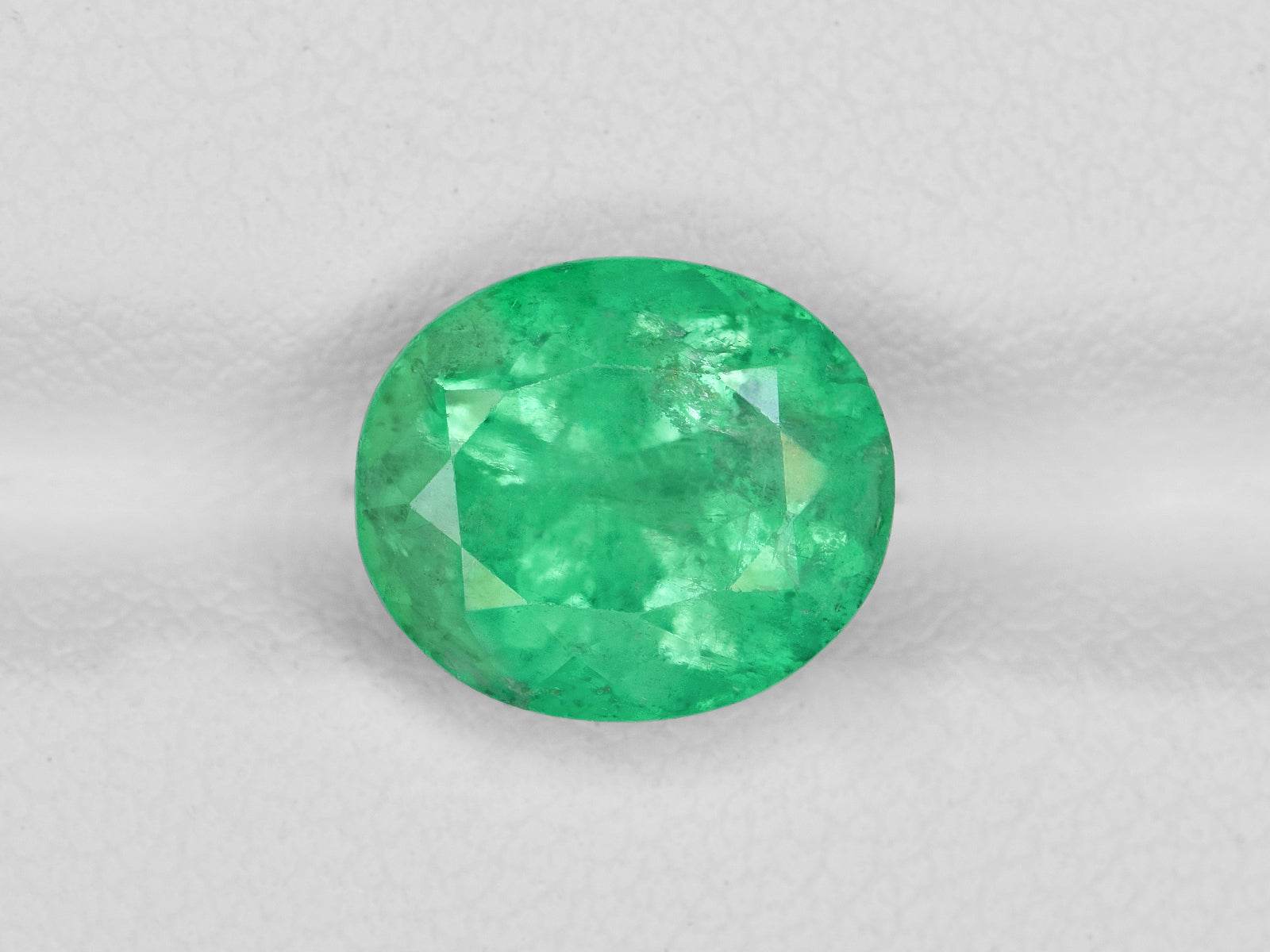 8801300-oval-lustrous-green-grs-colombia-natural-emerald-3.24-ct