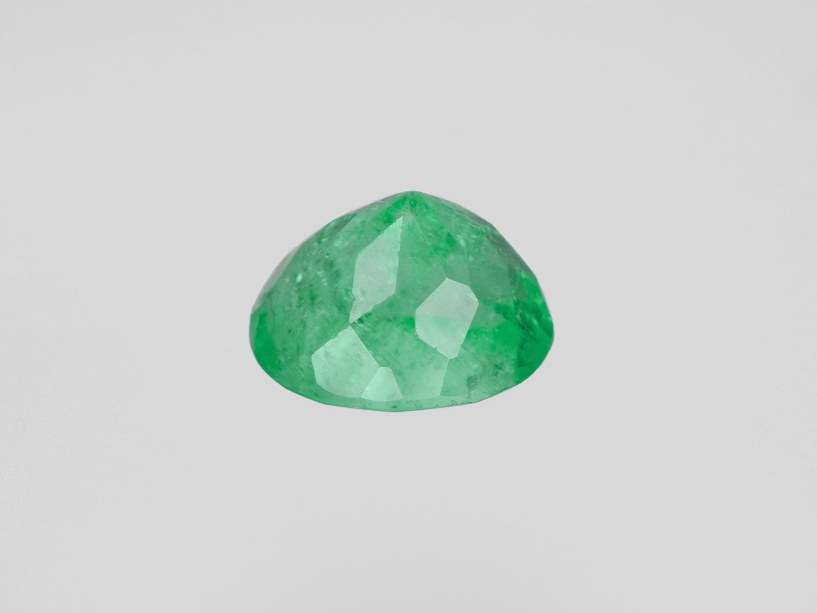8801300-oval-lustrous-green-grs-colombia-natural-emerald-3.24-ct