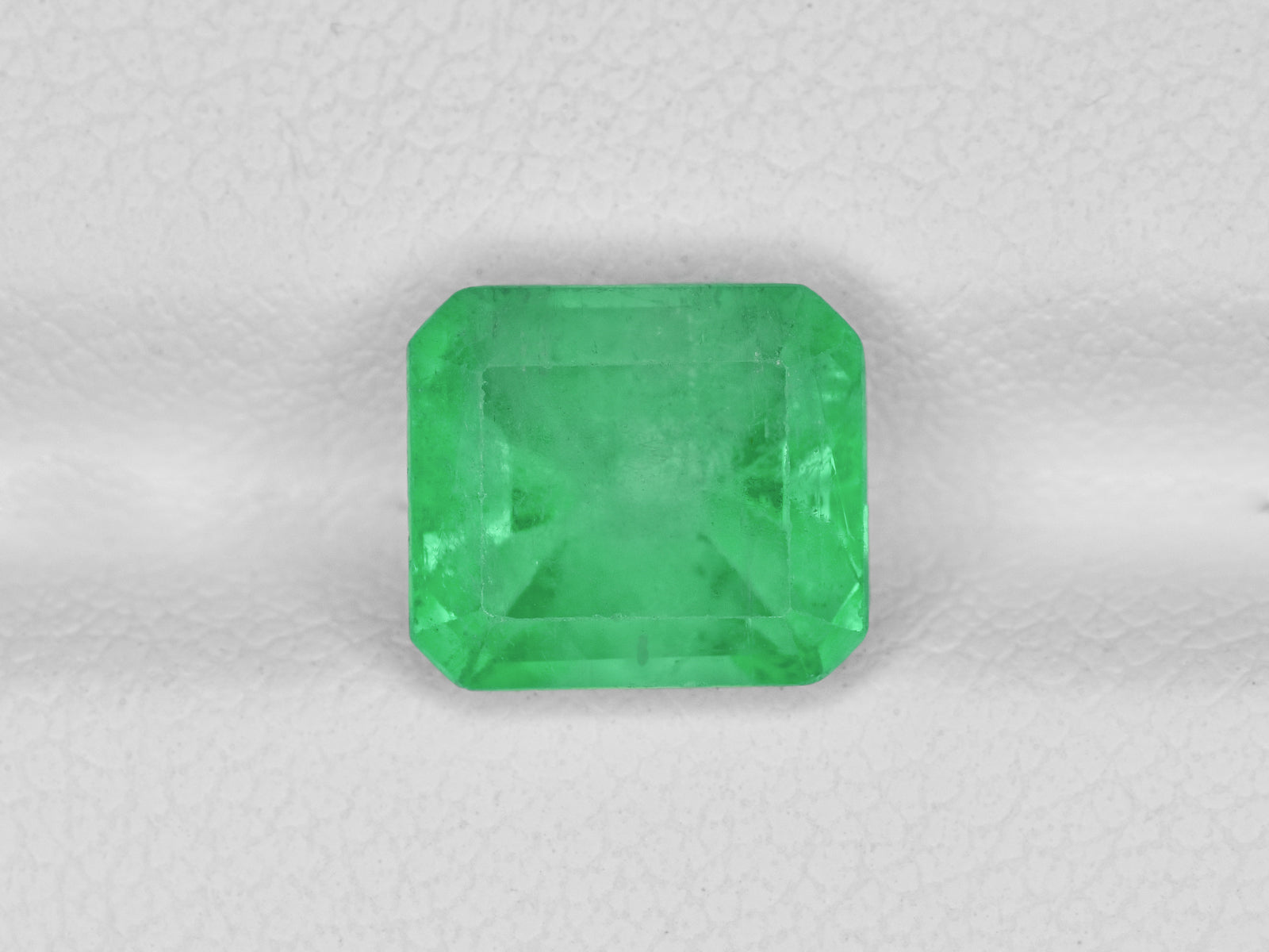 8801307-octagonal-yellowish-green-grs-colombia-natural-emerald-2.45-ct