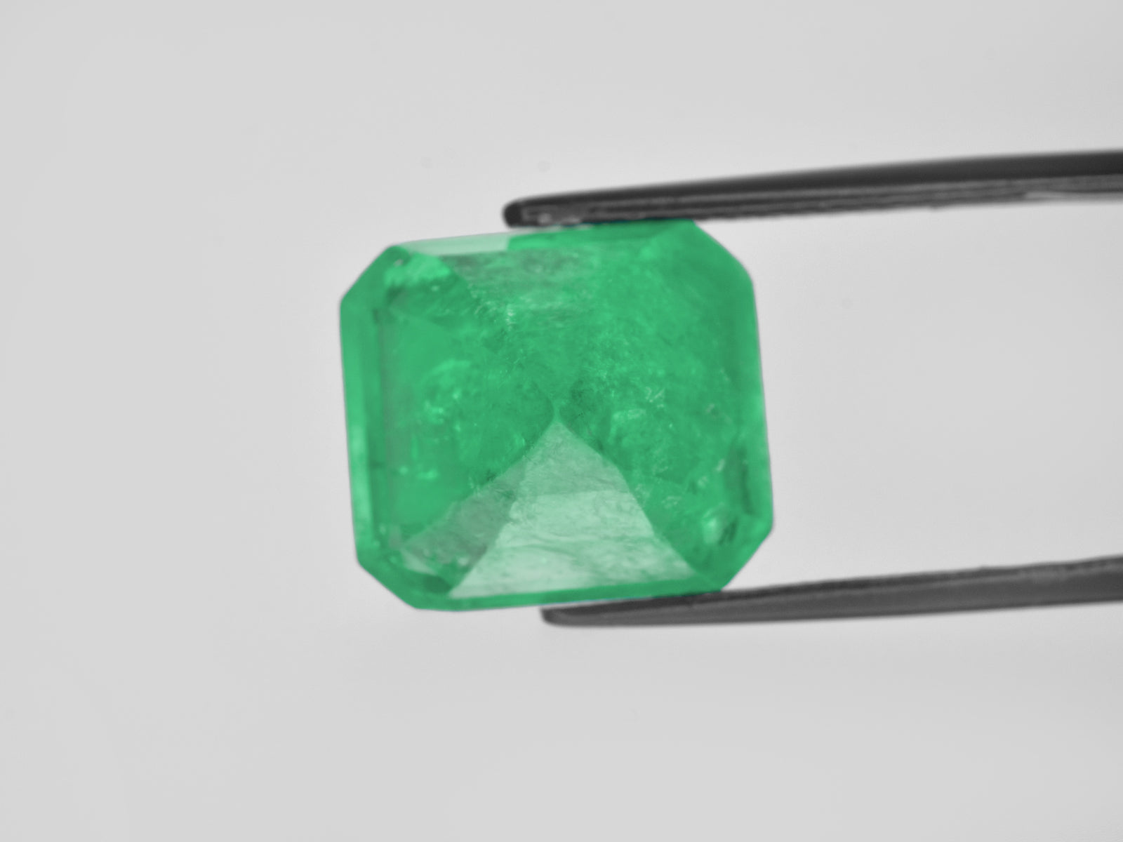 8801286-octagonal-intense-green-grs-colombia-natural-emerald-15.27-ct