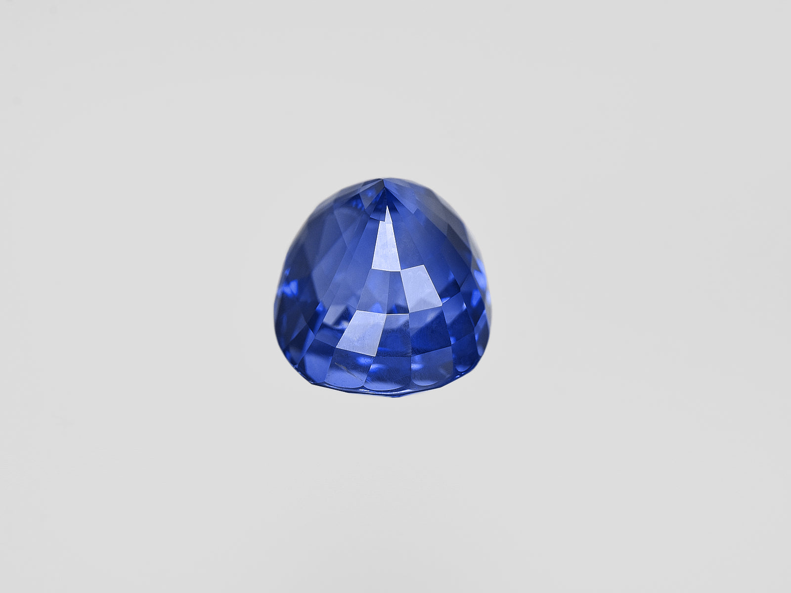 8801879-cushion-fiery-rich-cornflower-blue-gia-kashmir-natural-blue-sapphire-5.90-ct