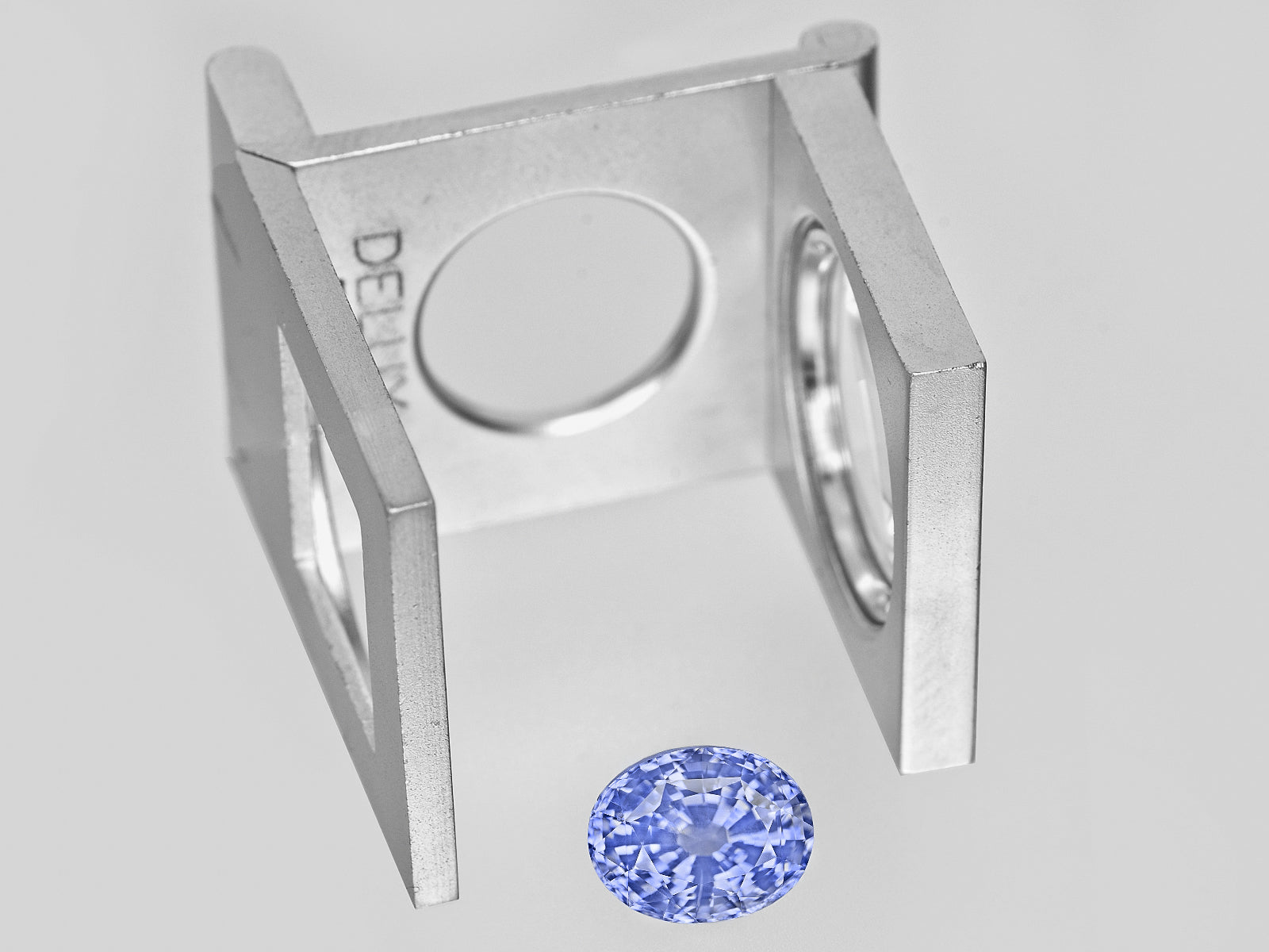 8801322-oval-lustrous-blue-gia-sri-lanka-natural-blue-sapphire-3.41-ct