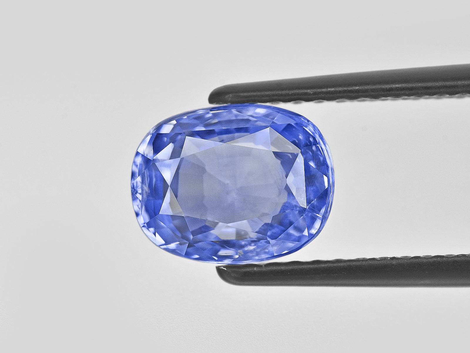 8801324-oval-medium-blue-gia-sri-lanka-natural-blue-sapphire-4.53-ct