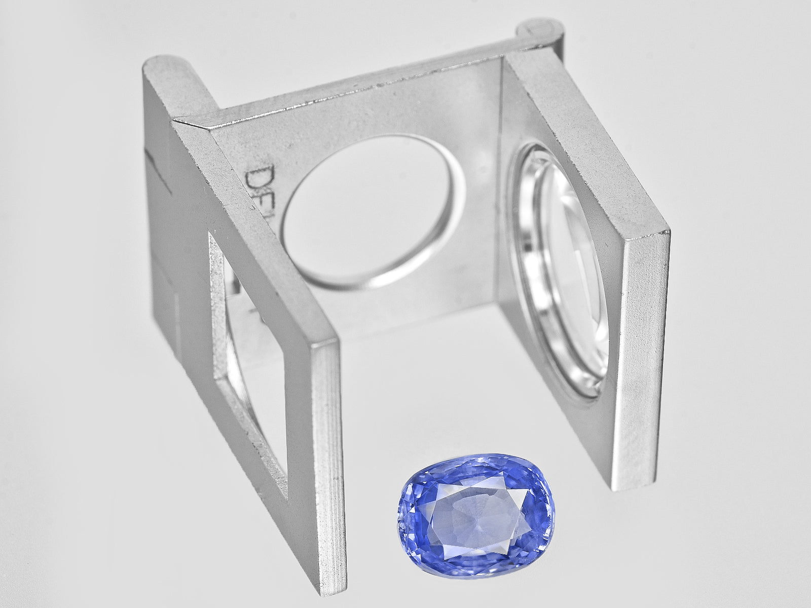 8801324-oval-medium-blue-gia-sri-lanka-natural-blue-sapphire-4.53-ct