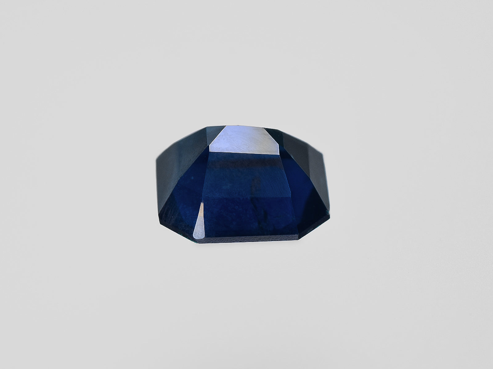 8801326-octagonal-dark-blue-with-a-slight-greenish-hue-grs-sri-lanka-natural-blue-sapphire-2.83-ct
