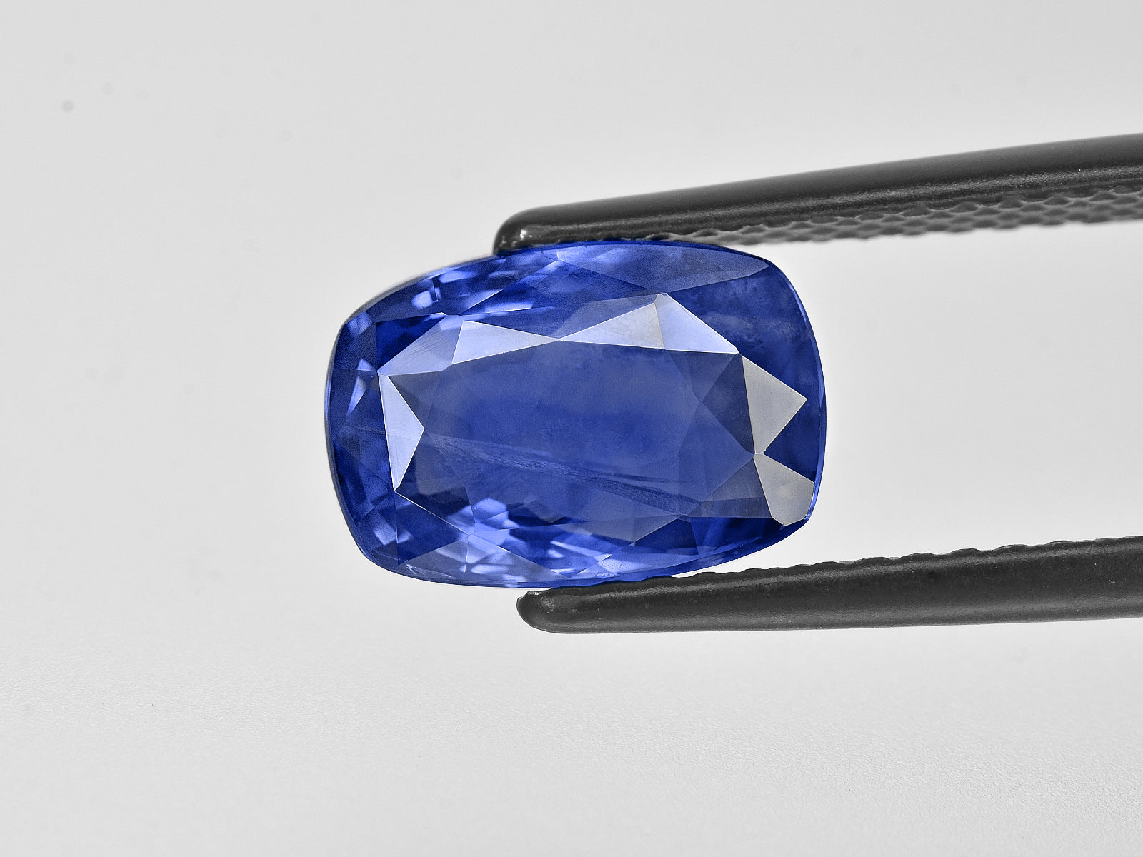 8801327-cushion-cornflower-blue-grs-sri-lanka-natural-blue-sapphire-4.66-ct