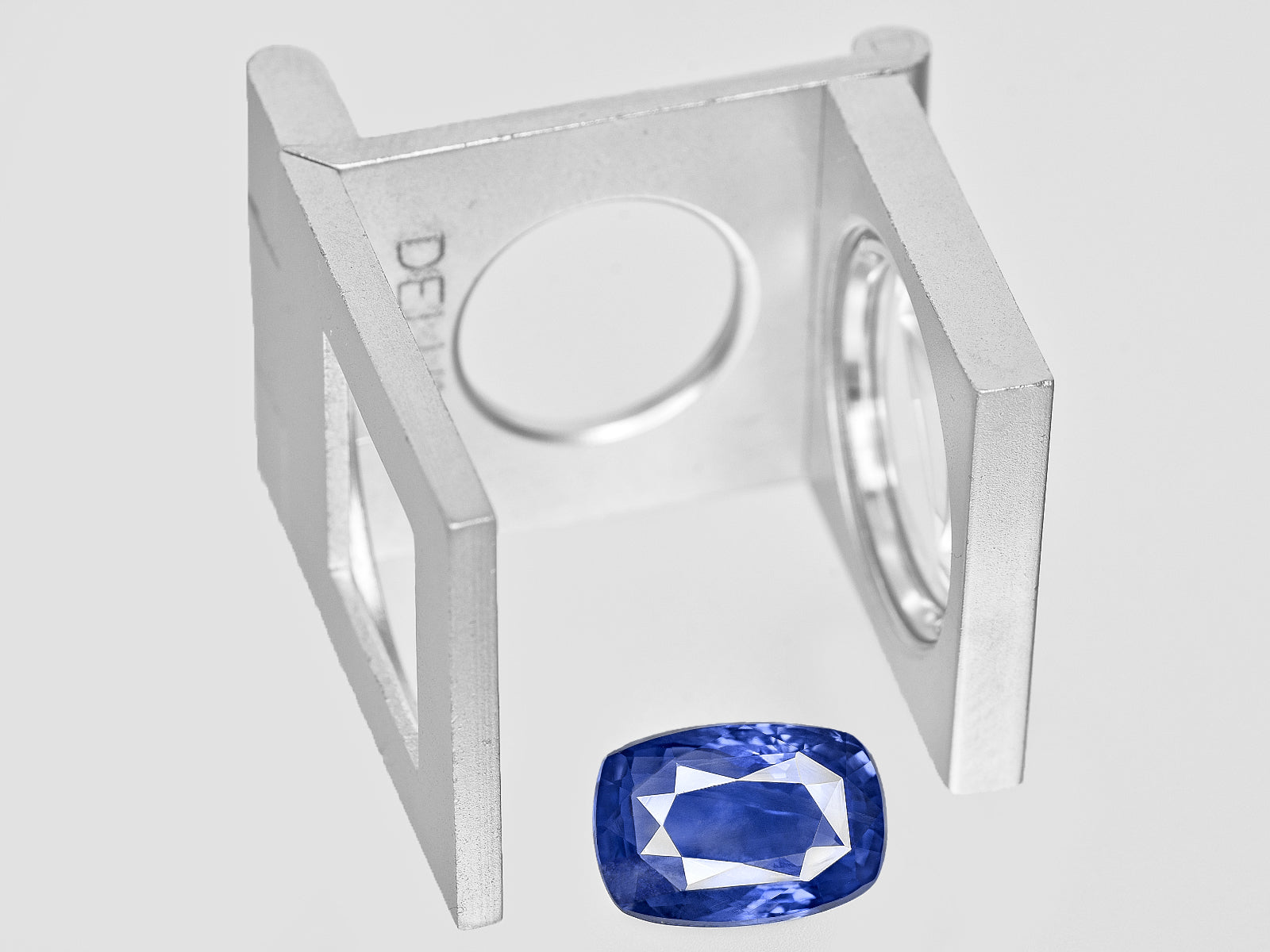 8801327-cushion-cornflower-blue-grs-sri-lanka-natural-blue-sapphire-4.66-ct