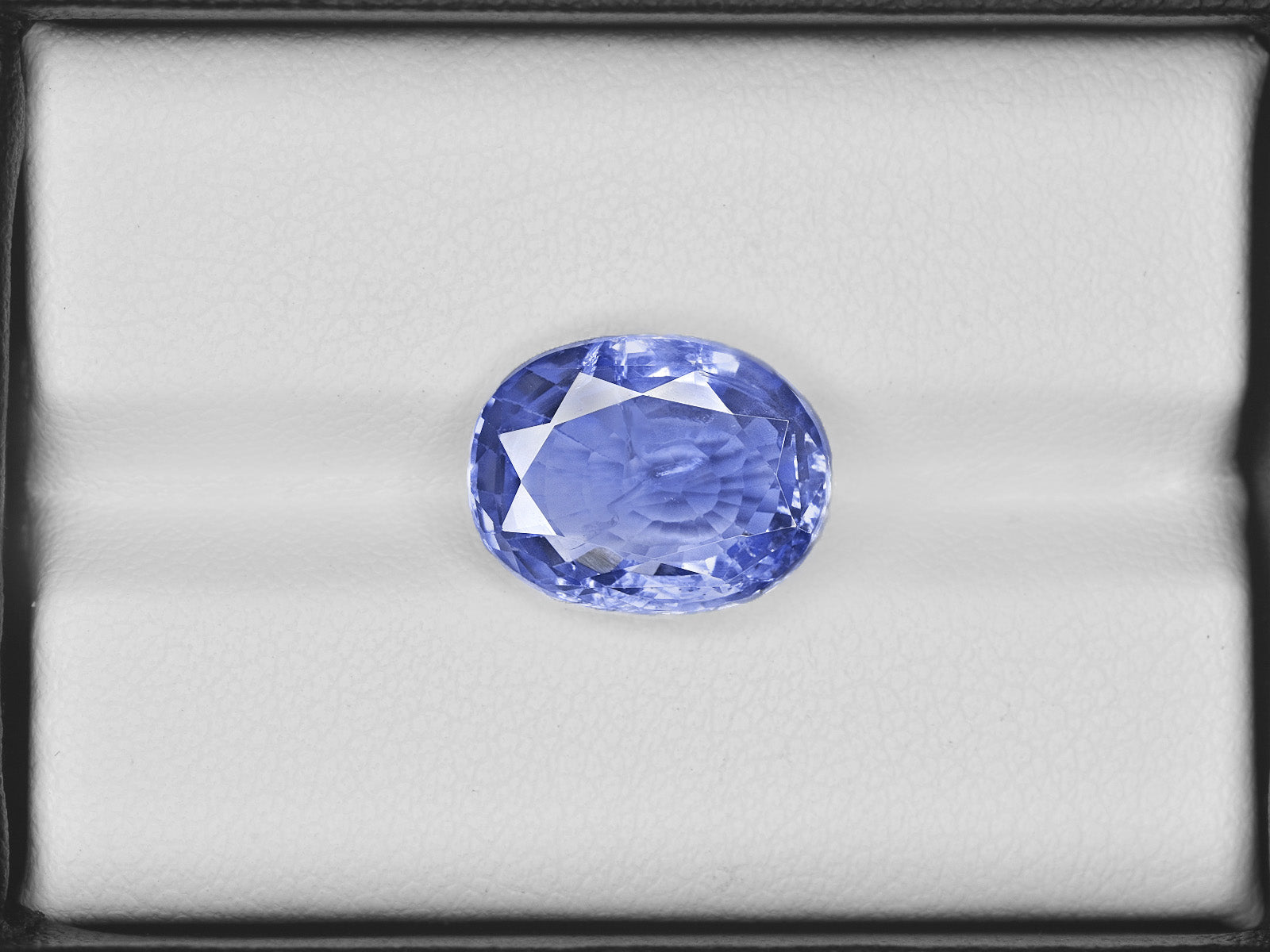 8801332-oval-lustrous-blue-grs-sri-lanka-natural-blue-sapphire-8.70-ct