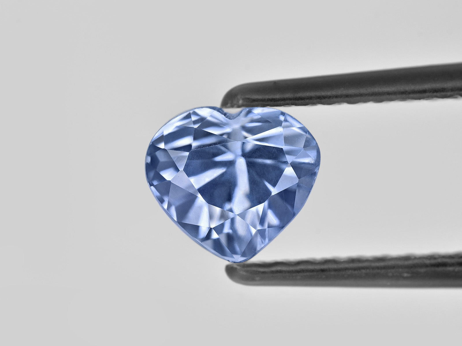 8801333-heart-soft-blue-gia-sri-lanka-natural-blue-sapphire-2.15-ct
