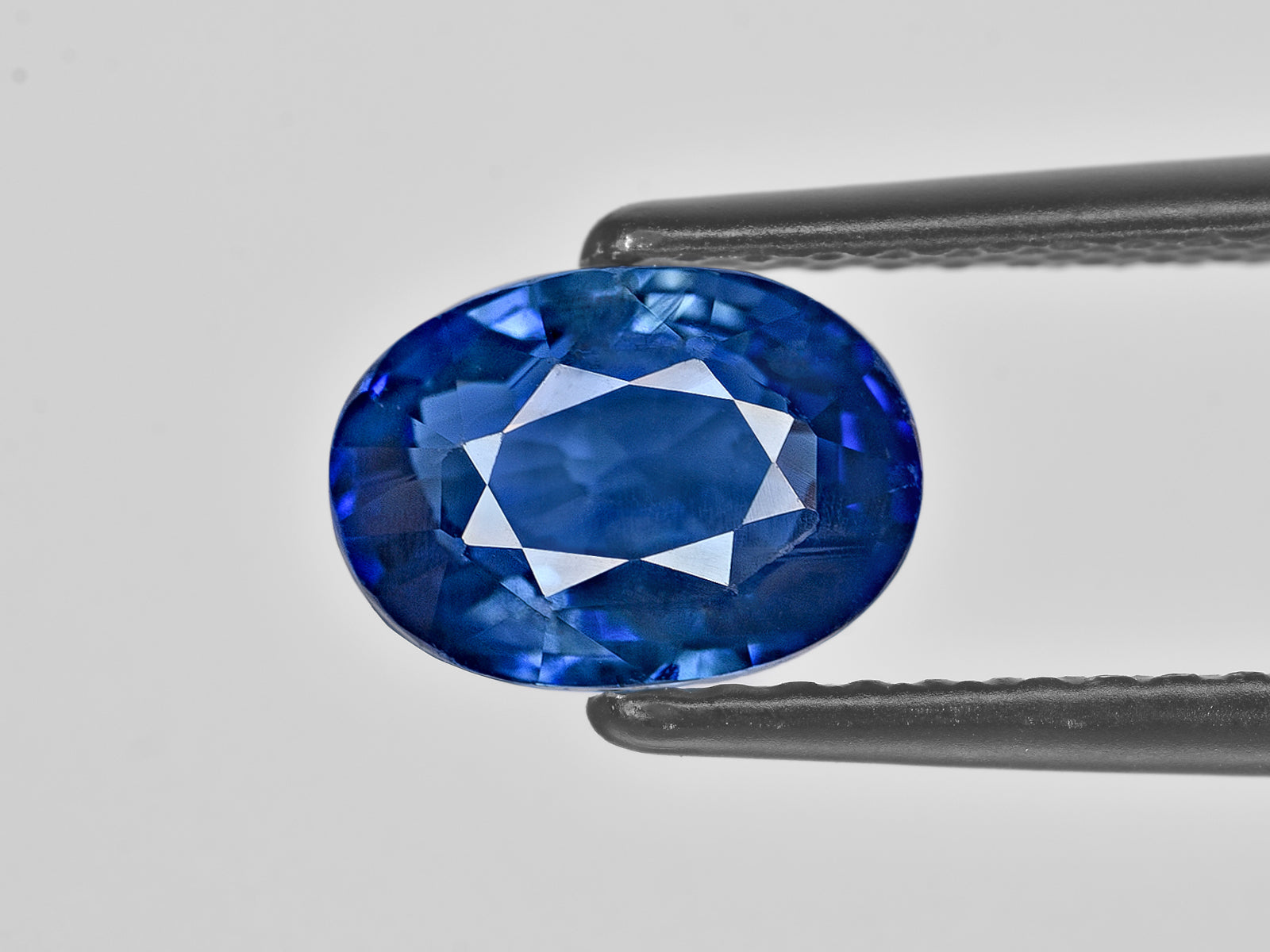 8801335-oval-deep-blue-grs-sri-lanka-natural-blue-sapphire-3.01-ct