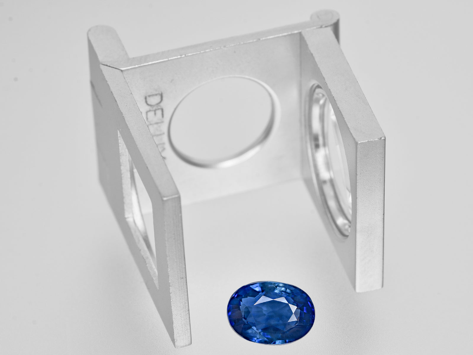 8801335-oval-deep-blue-grs-sri-lanka-natural-blue-sapphire-3.01-ct