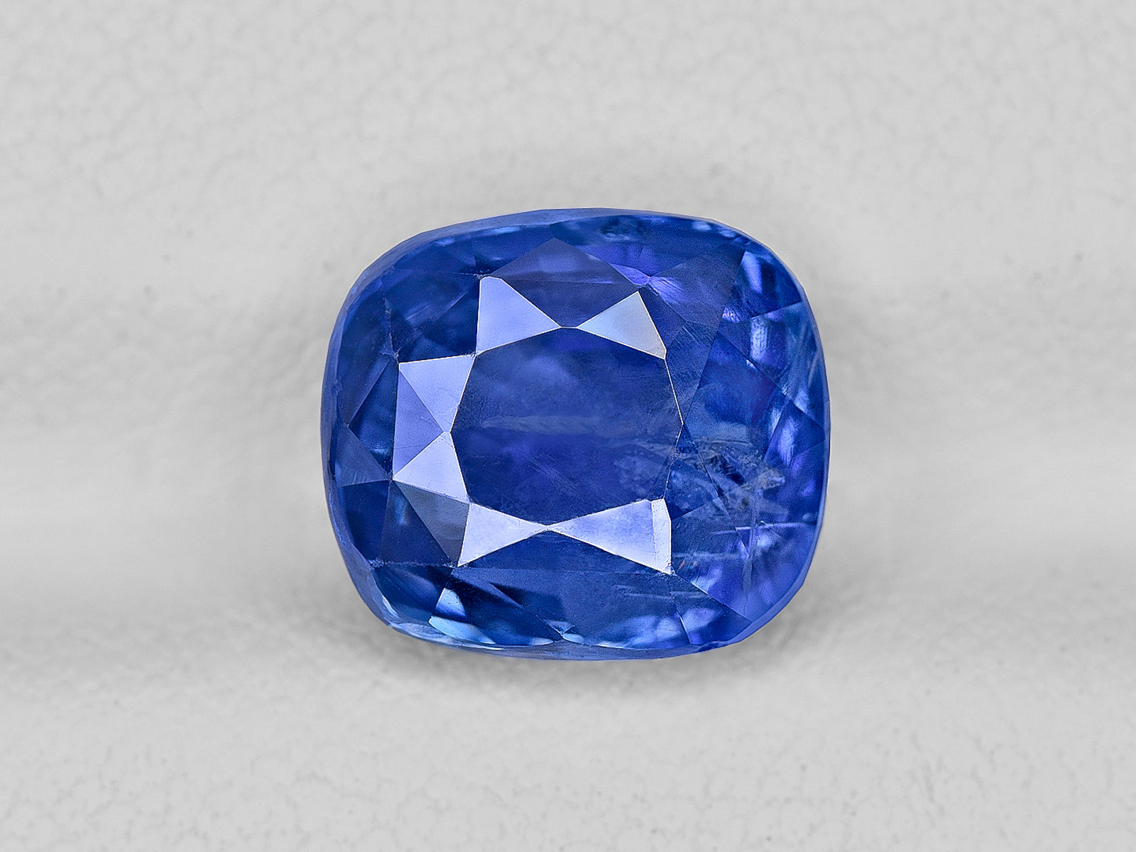 8801900-cushion-intense-blue-gia-sri-lanka-natural-blue-sapphire-5.04-ct