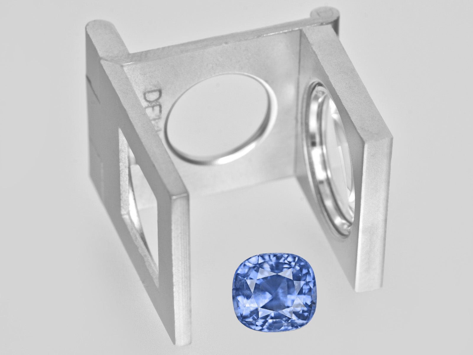 8801338-cushion-lustrous-blue-gia-sri-lanka-natural-blue-sapphire-4.07-ct