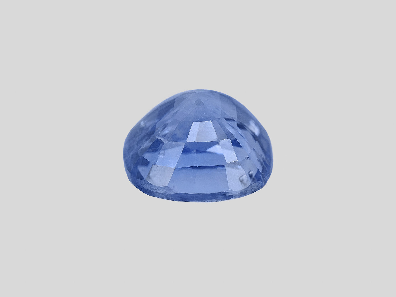 8801338-cushion-lustrous-blue-gia-sri-lanka-natural-blue-sapphire-4.07-ct