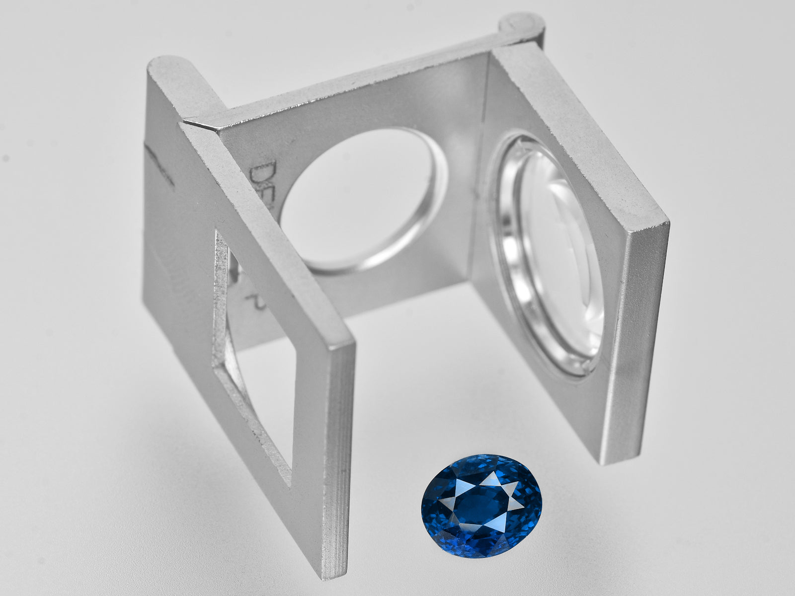 8801271-oval-intense-royal-blue-grs-madagascar-natural-blue-sapphire-3.05-ct