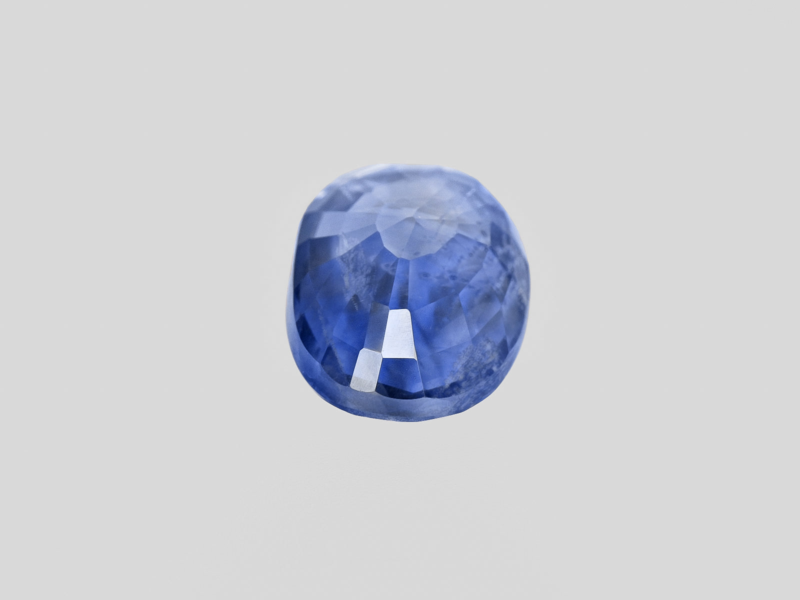 8801885-oval-medium-blue-gia-kashmir-natural-blue-sapphire-3.79-ct