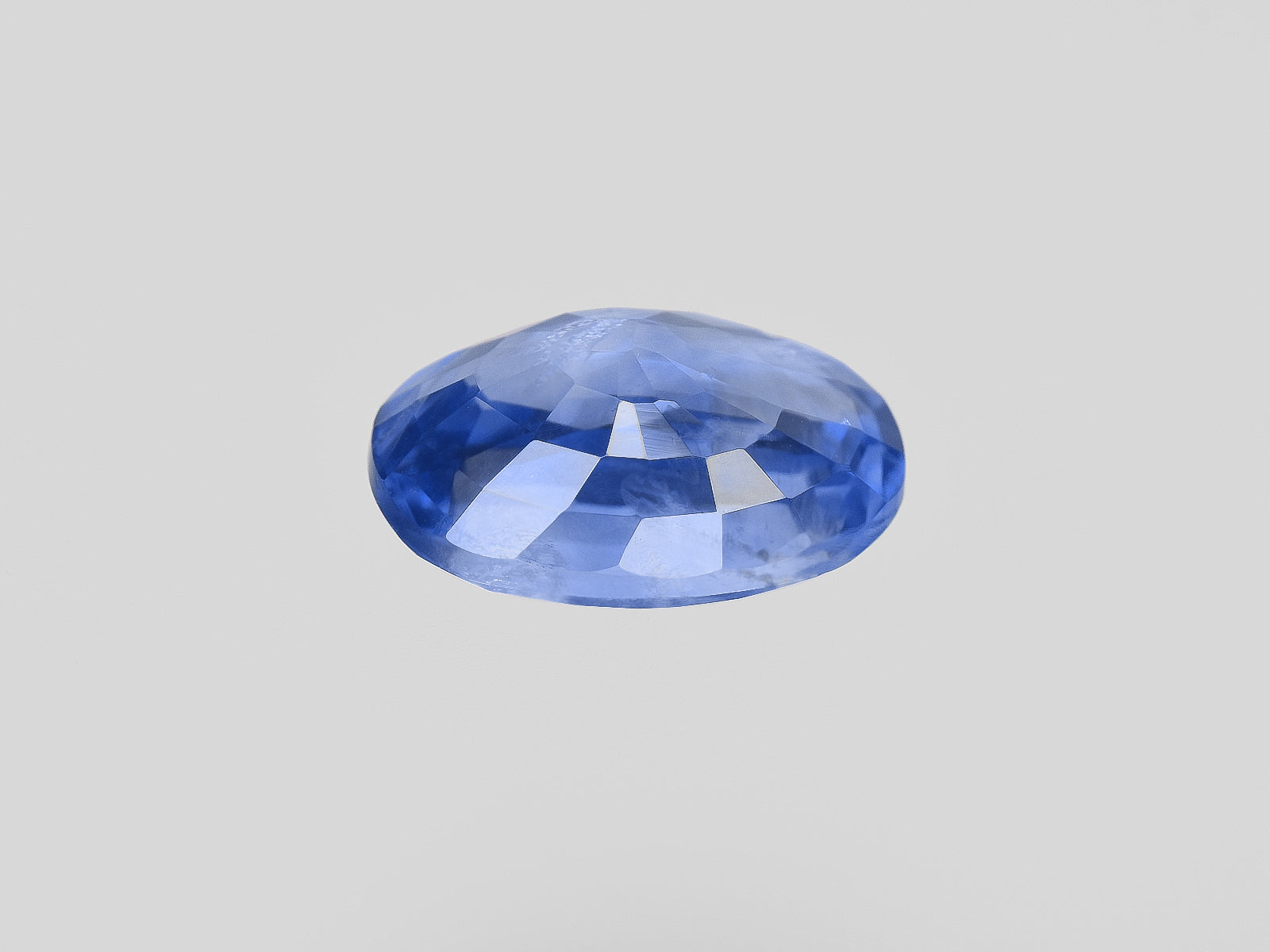 8801885-oval-medium-blue-gia-kashmir-natural-blue-sapphire-3.79-ct