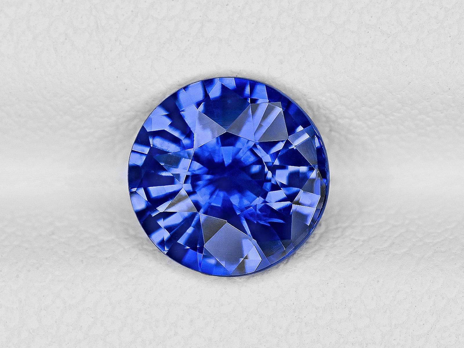 8801339-round-fiery-vivid-blue-grs-sri-lanka-natural-blue-sapphire-2.01-ct
