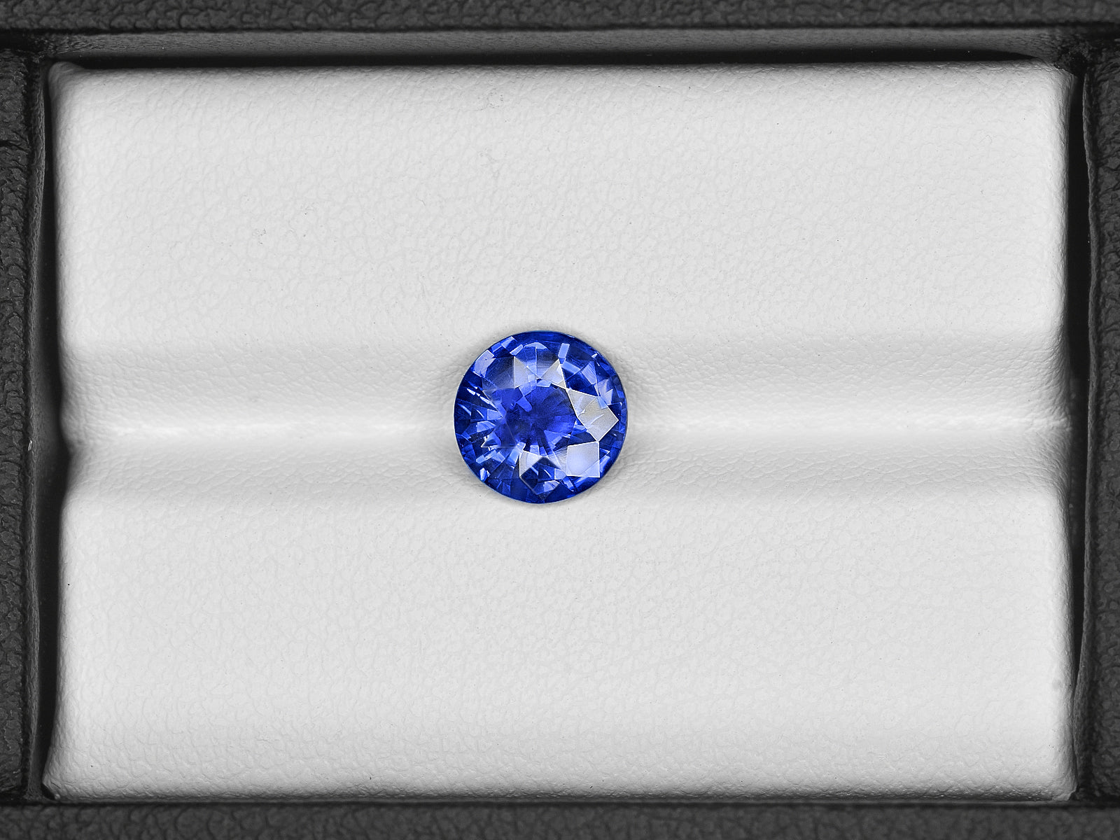 8801339-round-fiery-vivid-blue-grs-sri-lanka-natural-blue-sapphire-2.01-ct