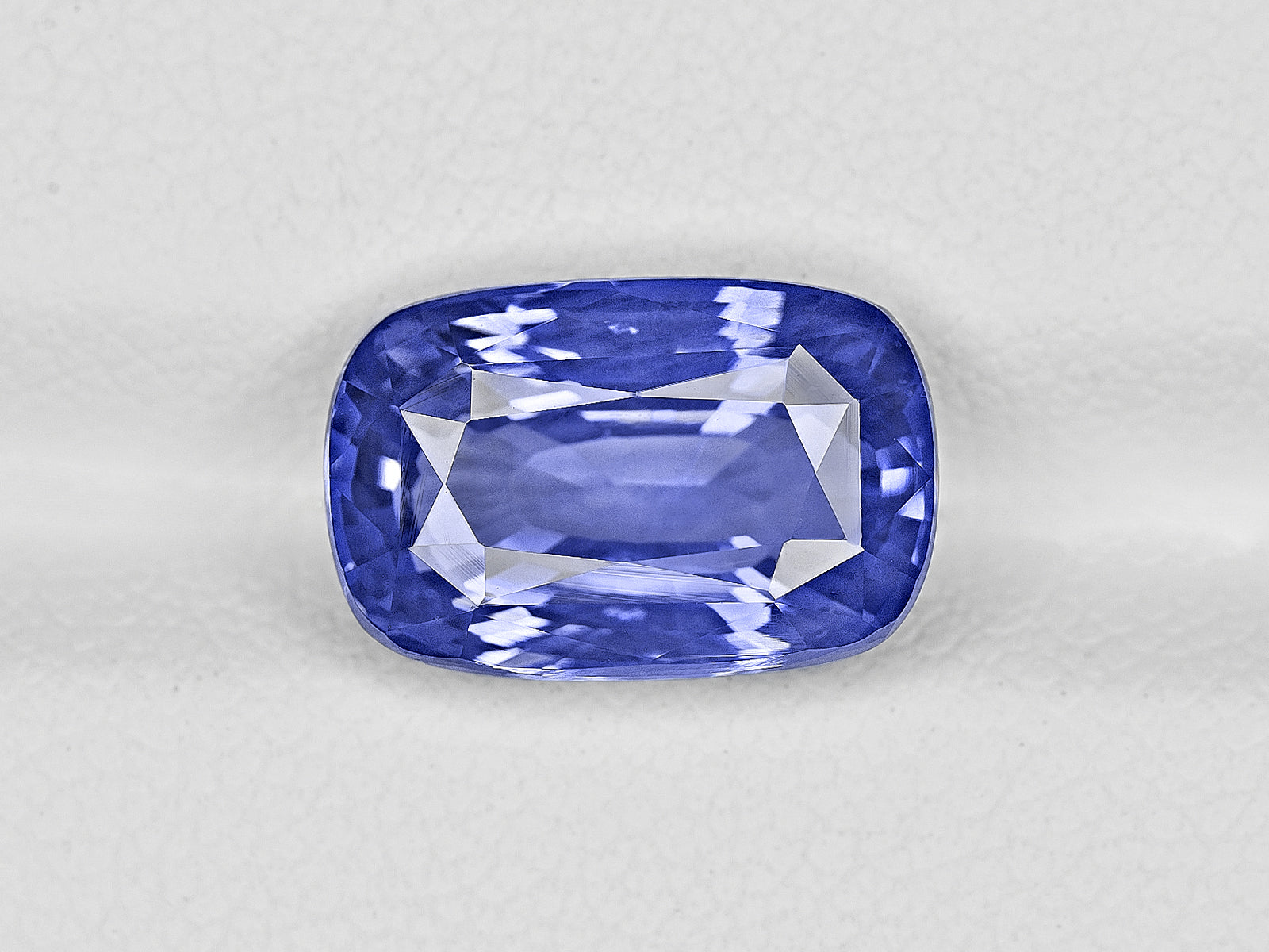 8801340-cushion-velvety-intense-blue-grs-sri-lanka-natural-blue-sapphire-6.22-ct