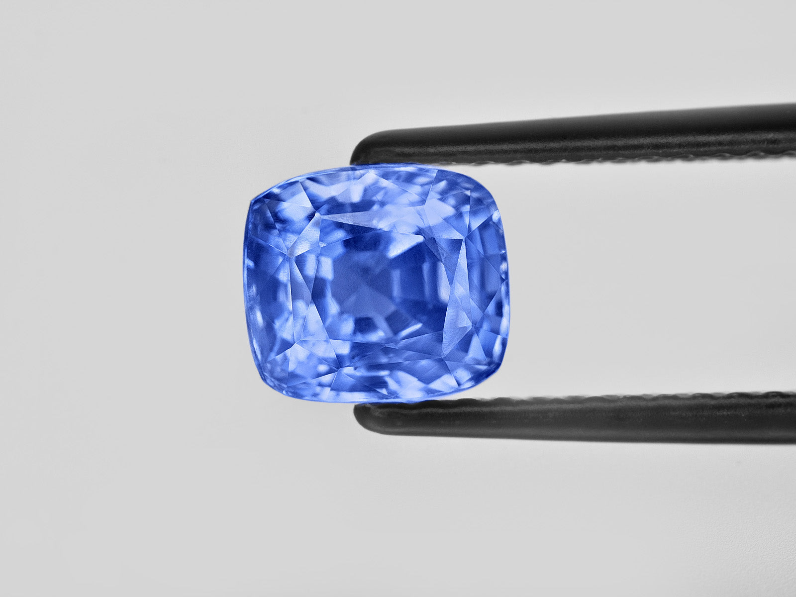 8801341-cushion-lustrous-blue-gia-sri-lanka-natural-blue-sapphire-3.07-ct
