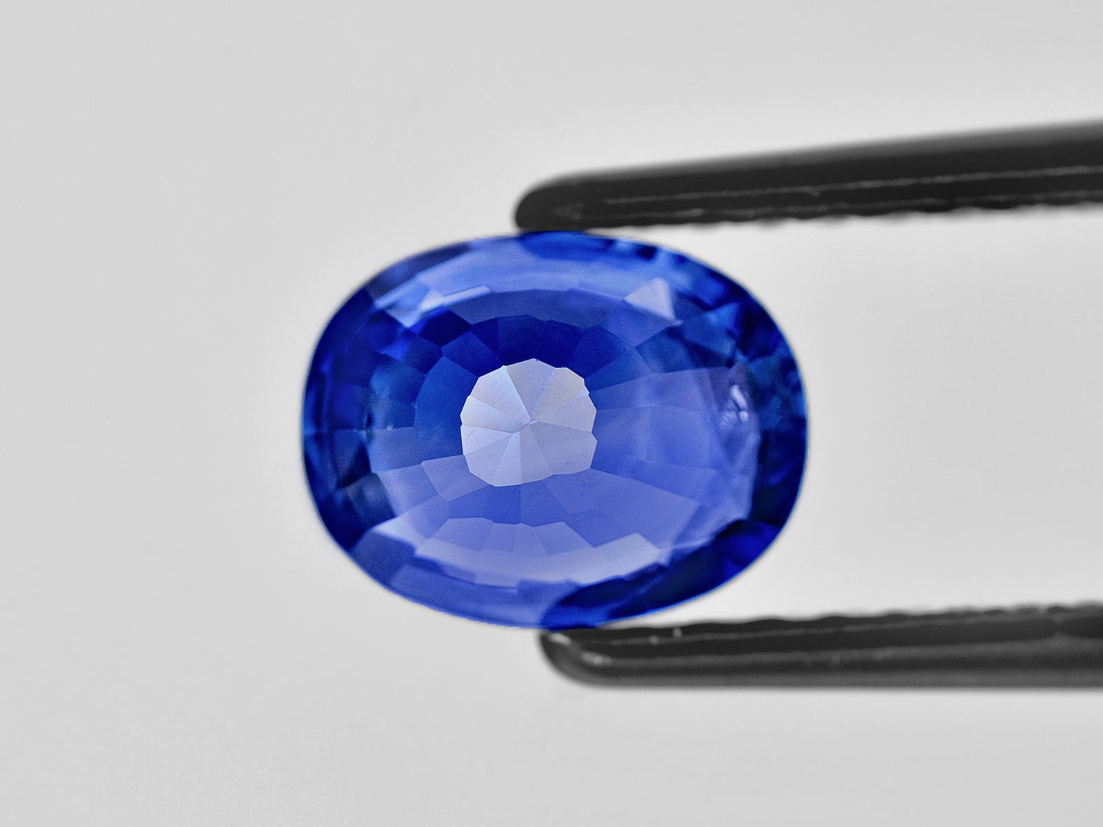 8801343-oval-fiery-royal-blue-grs-sri-lanka-natural-blue-sapphire-2.11-ct