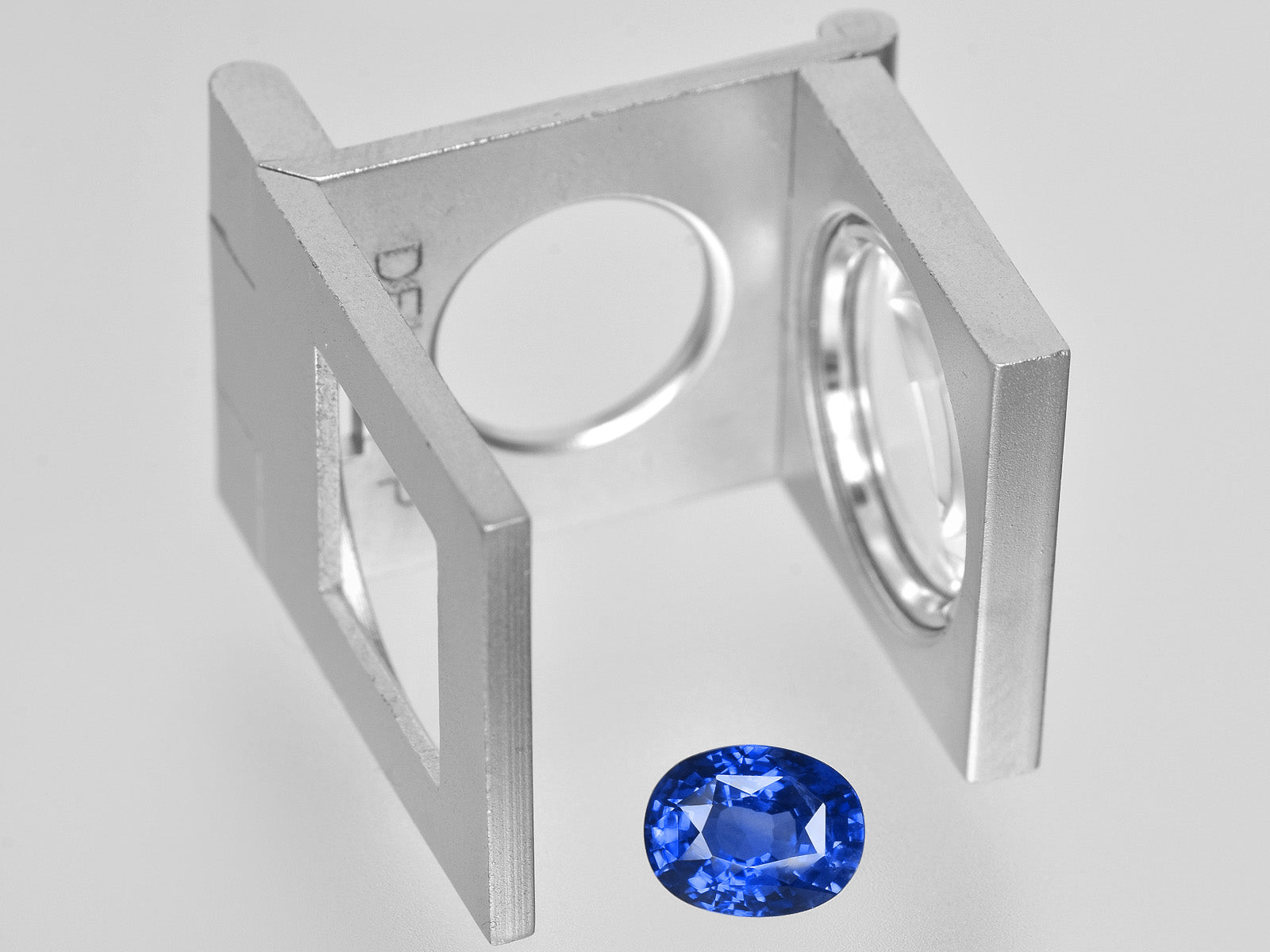 8801343-oval-fiery-royal-blue-grs-sri-lanka-natural-blue-sapphire-2.11-ct