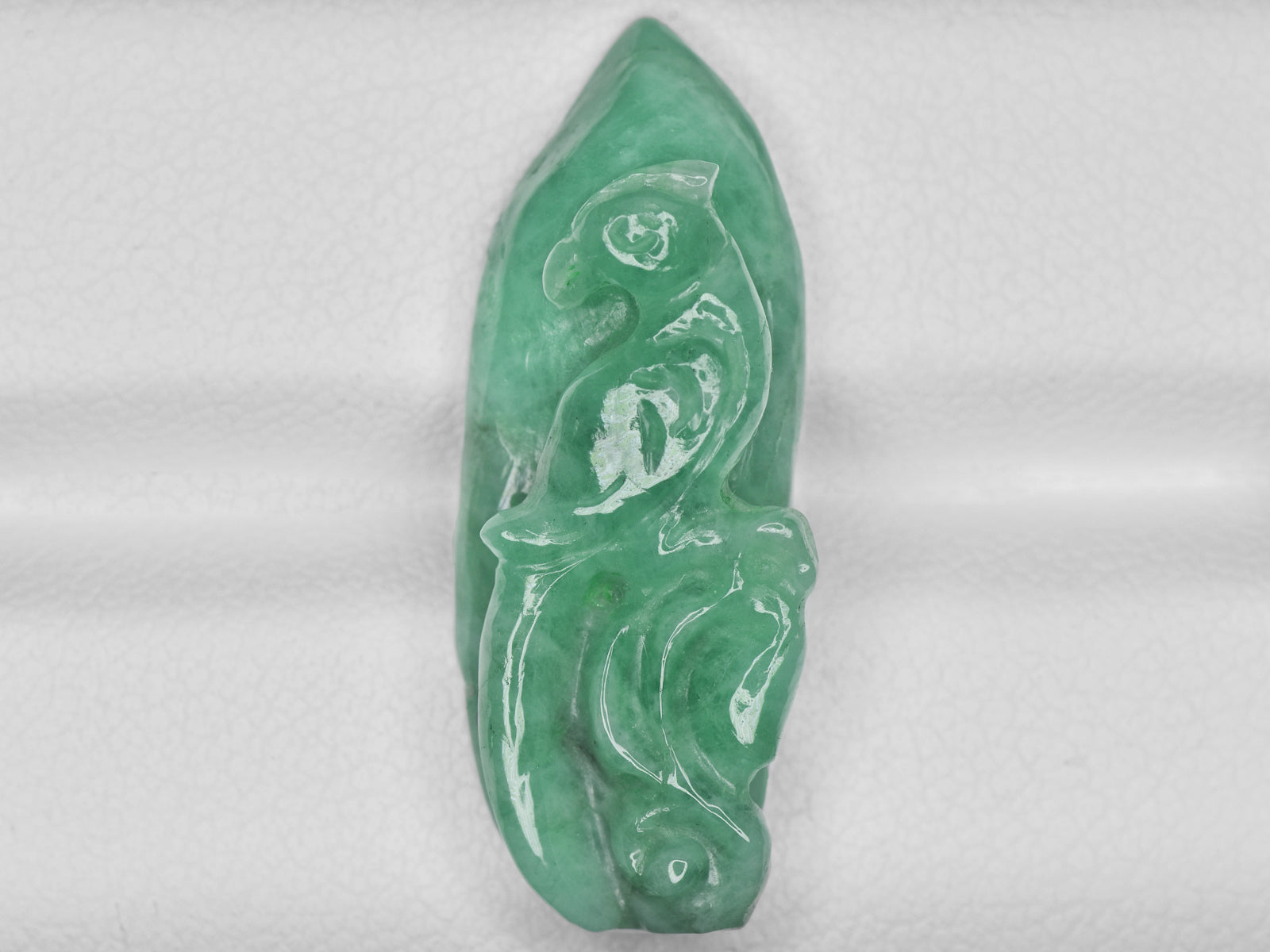 8801471-carved-light-green-gii-zambia-natural-emerald-15.15-ct