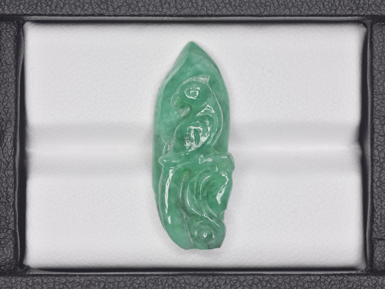 8801471-carved-light-green-gii-zambia-natural-emerald-15.15-ct