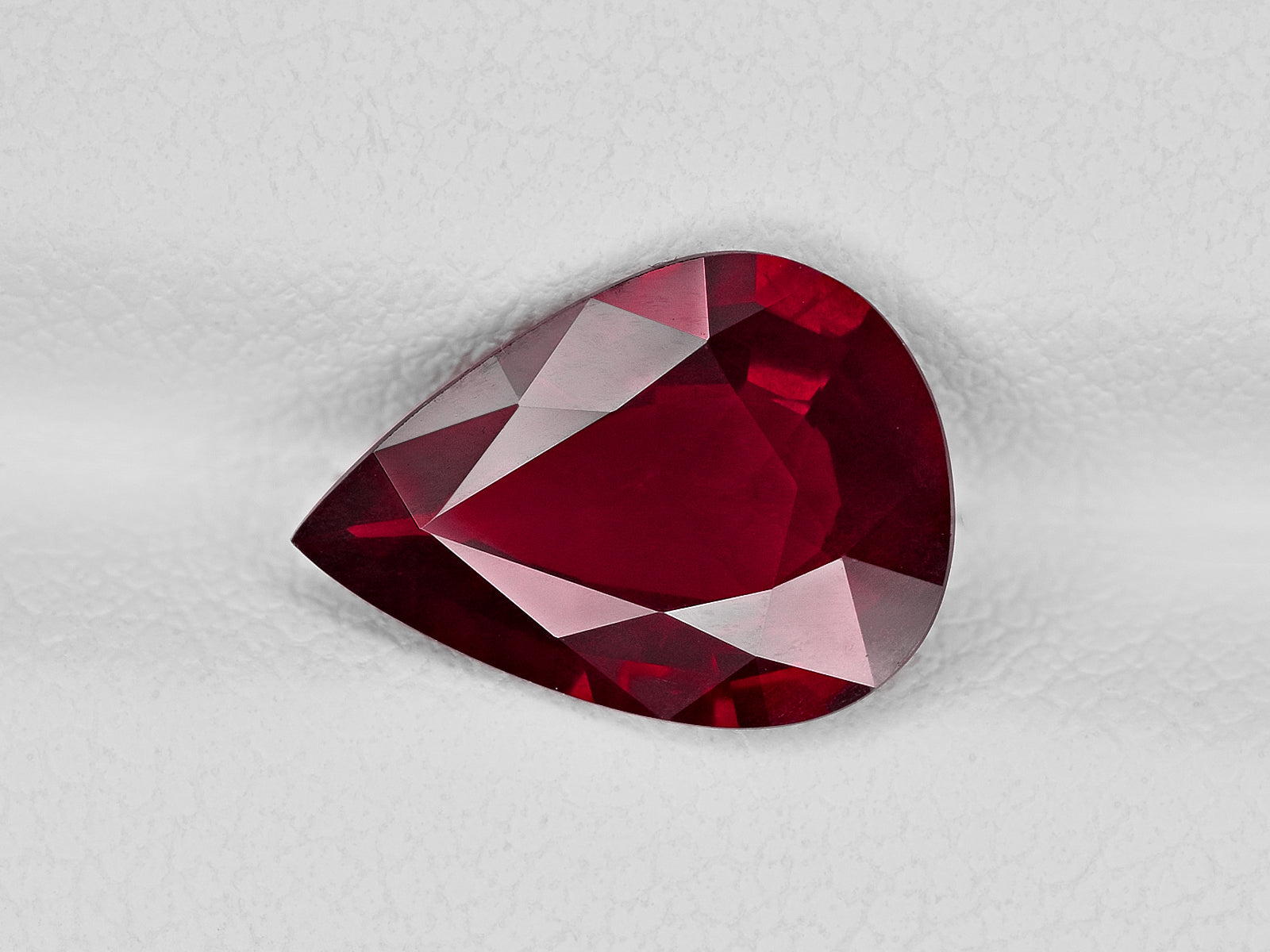 8801373-pear-intense-pigeon-blood-red-grs-mozambique-natural-ruby-2.61-ct