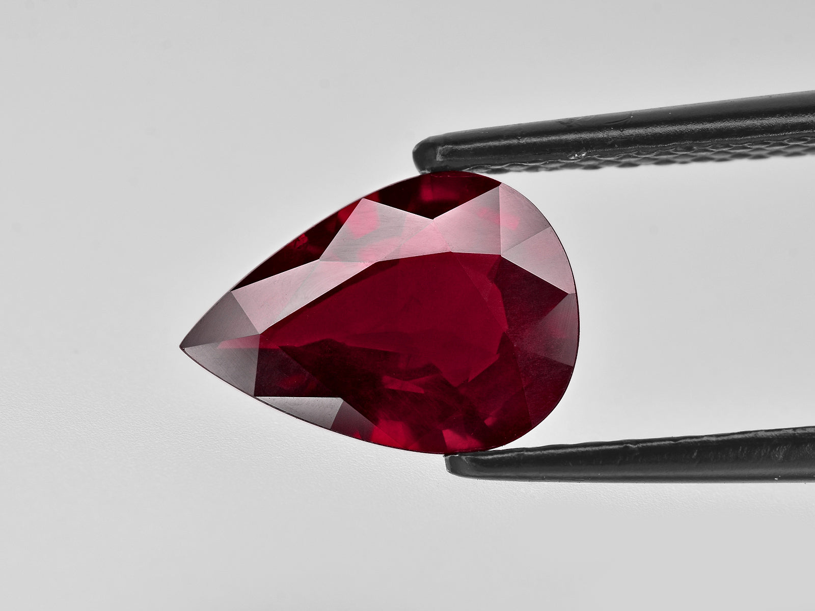 8801373-pear-intense-pigeon-blood-red-grs-mozambique-natural-ruby-2.61-ct