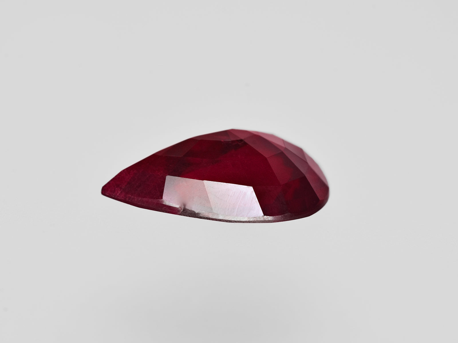 8801373-pear-intense-pigeon-blood-red-grs-mozambique-natural-ruby-2.61-ct