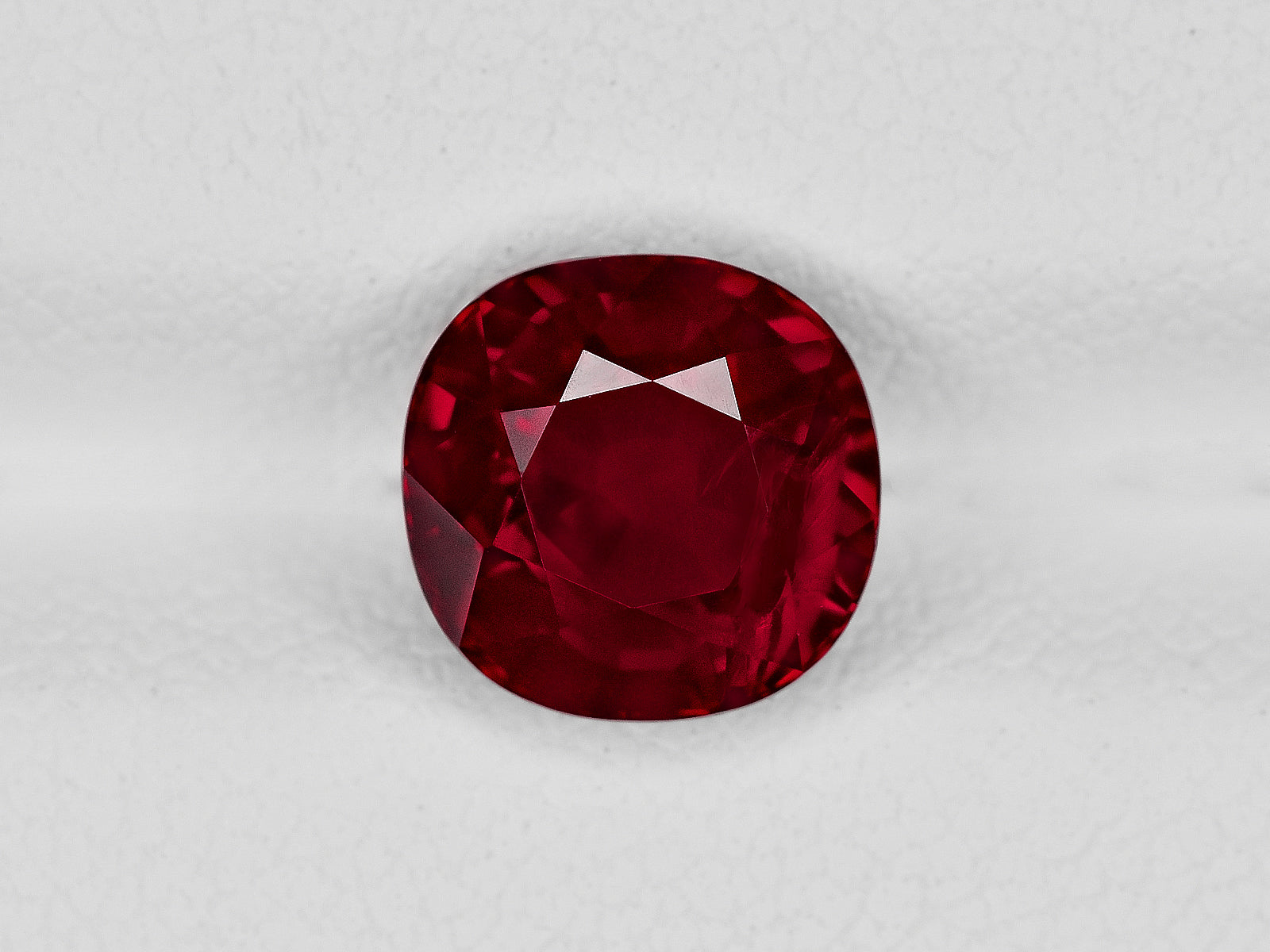 8801374-cushion-rich-velvety-pigeon-blood-red-grs-aigs-mozambique-natural-ruby-3.13-ct