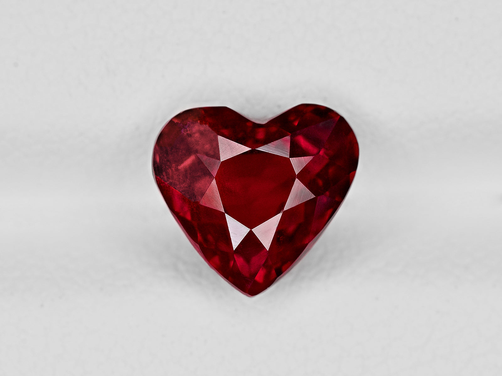 8801378-heart-intense-pigeon-blood-red-grs-mozambique-natural-ruby-3.15-ct