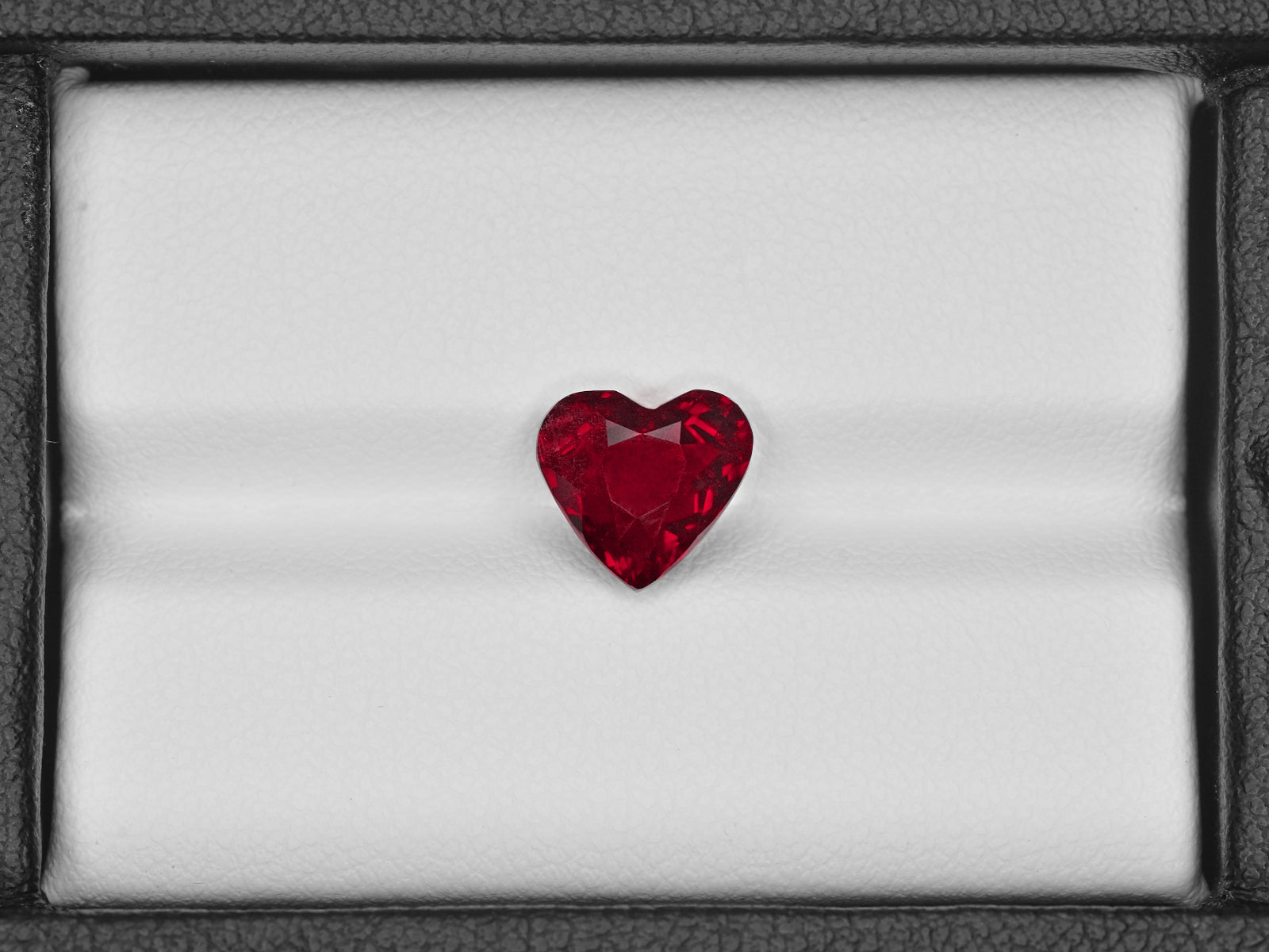 8801378-heart-intense-pigeon-blood-red-grs-mozambique-natural-ruby-3.15-ct